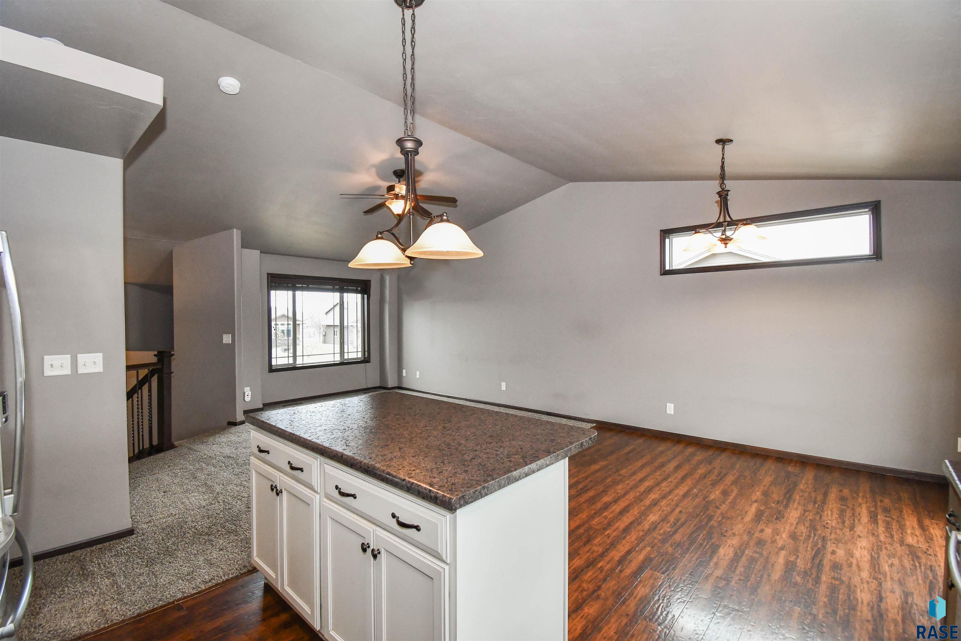 Sioux Falls, South Dakota 57110, United States, 4 Bedrooms Bedrooms, ,3 BathroomsBathrooms,Residential,Pending,101259