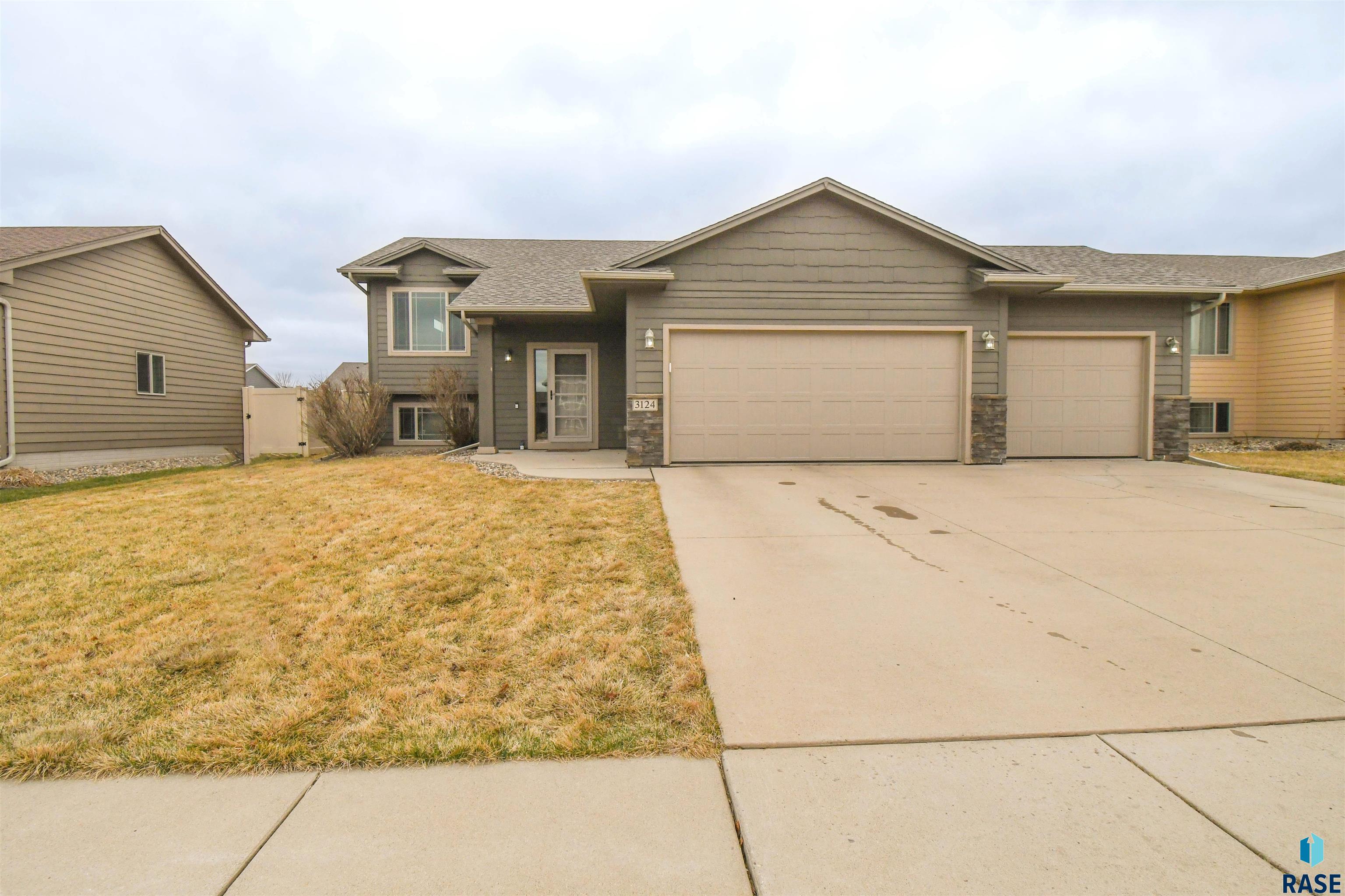 Sioux Falls, South Dakota 57110, United States, 4 Bedrooms Bedrooms, ,3 BathroomsBathrooms,Residential,Pending,101259