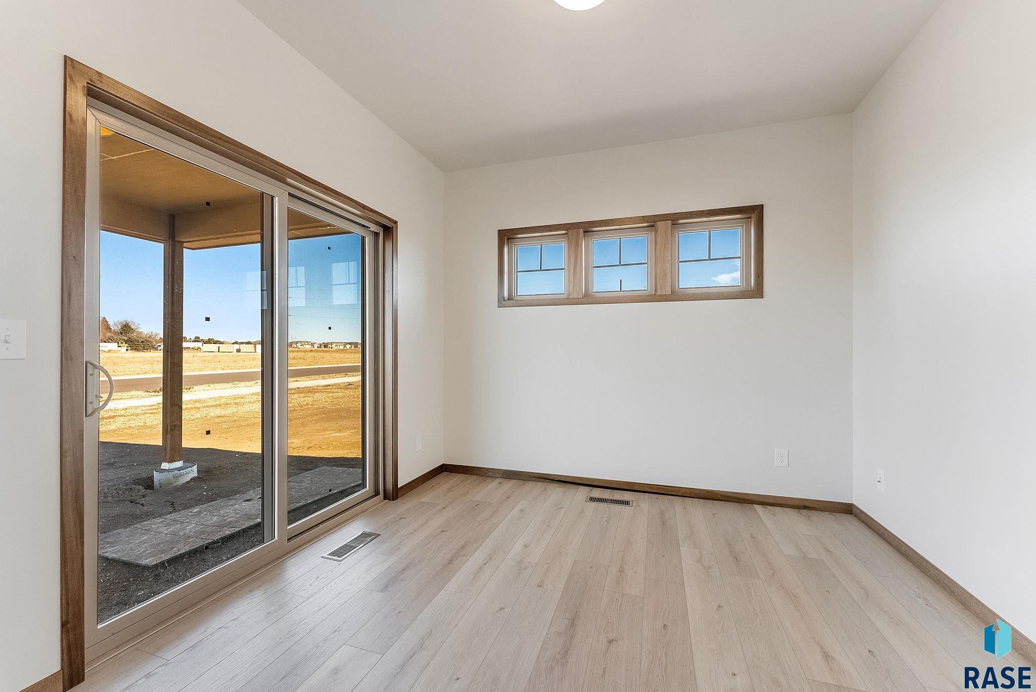 2400 E Tinley St Street, Brandon, South Dakota image 11