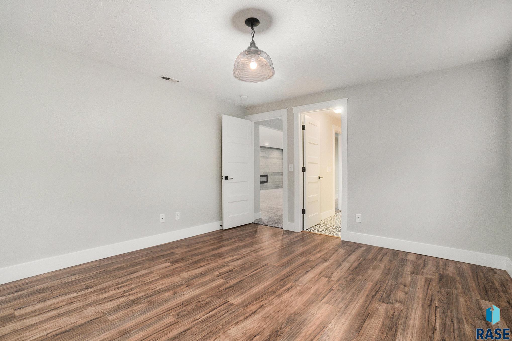 2405 E Yorkshire St Street, Sioux Falls, New Jersey image 27