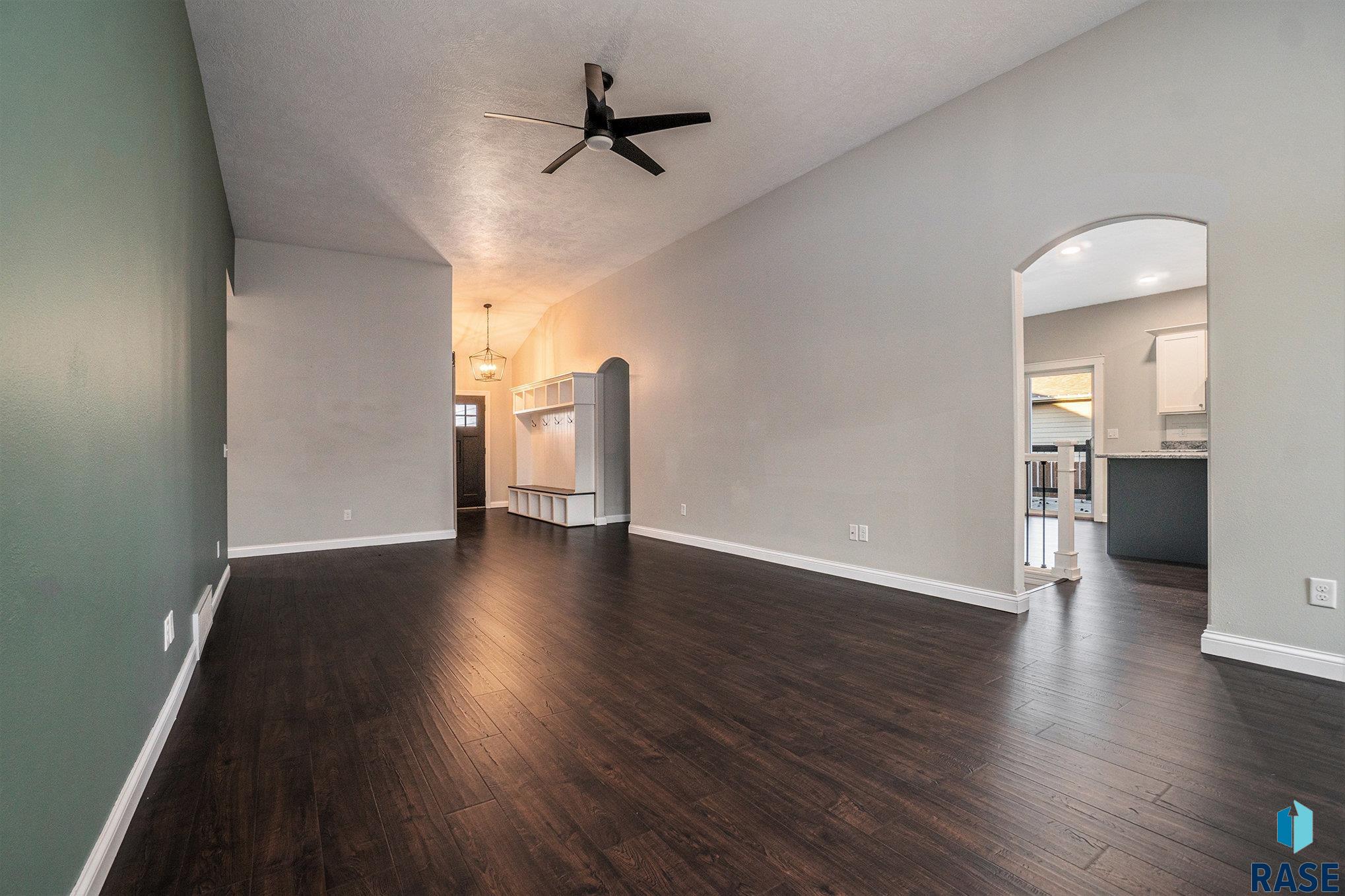 2405 E Yorkshire St Street, Sioux Falls, New Jersey image 8