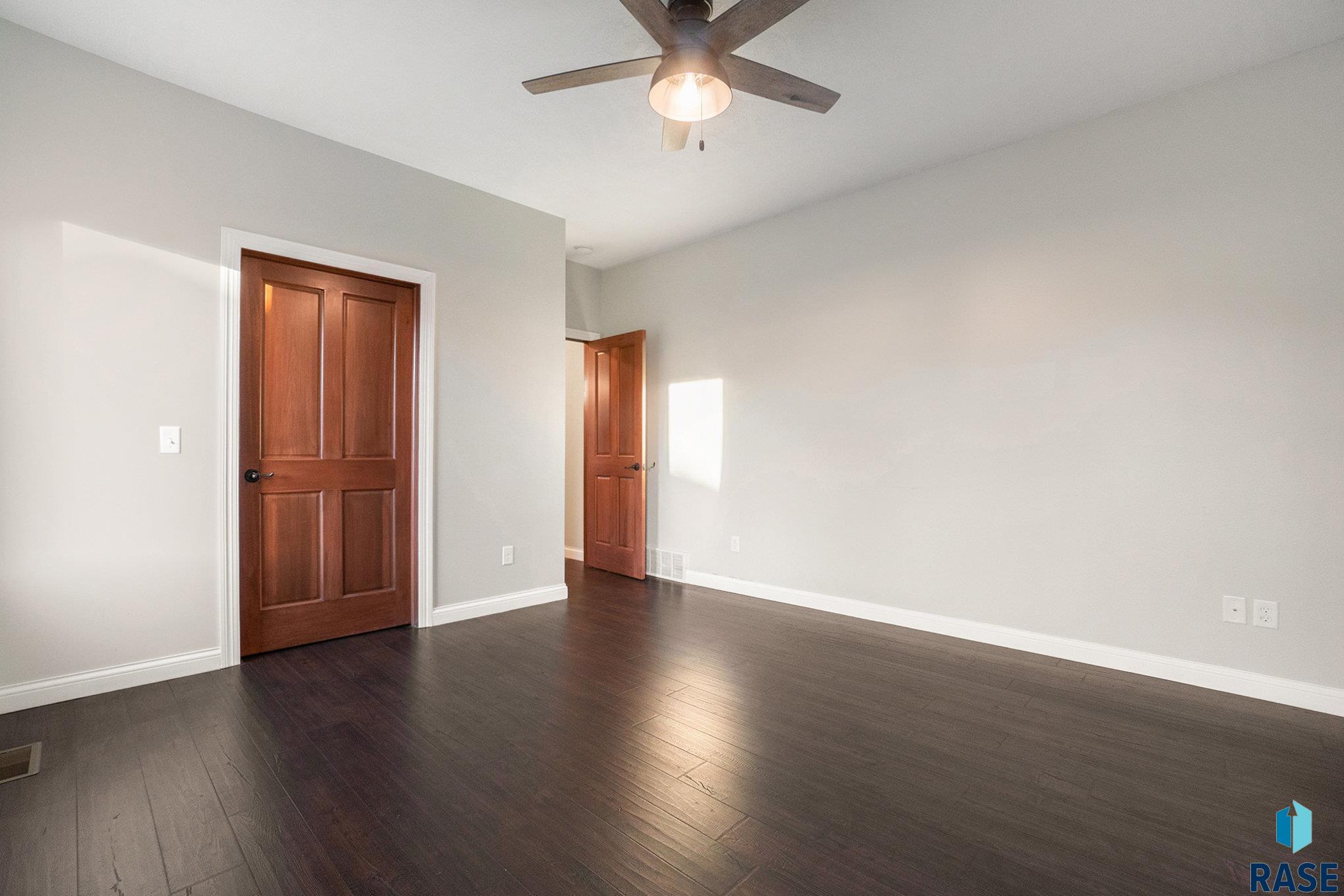 2405 E Yorkshire St Street, Sioux Falls, New Jersey image 14