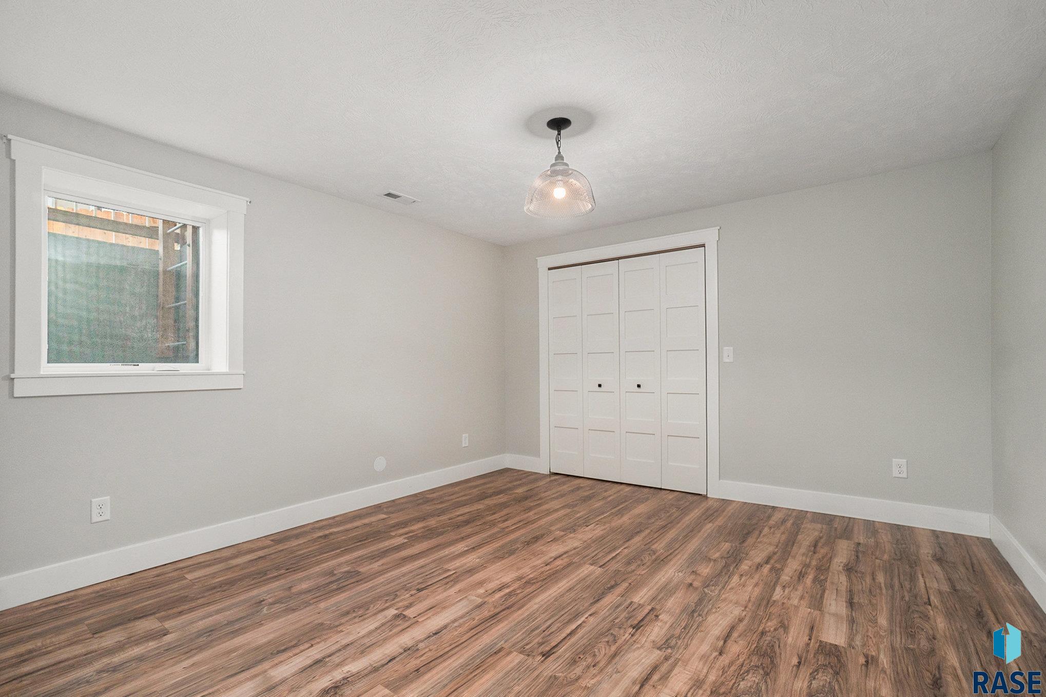 2405 E Yorkshire St Street, Sioux Falls, New Jersey image 26