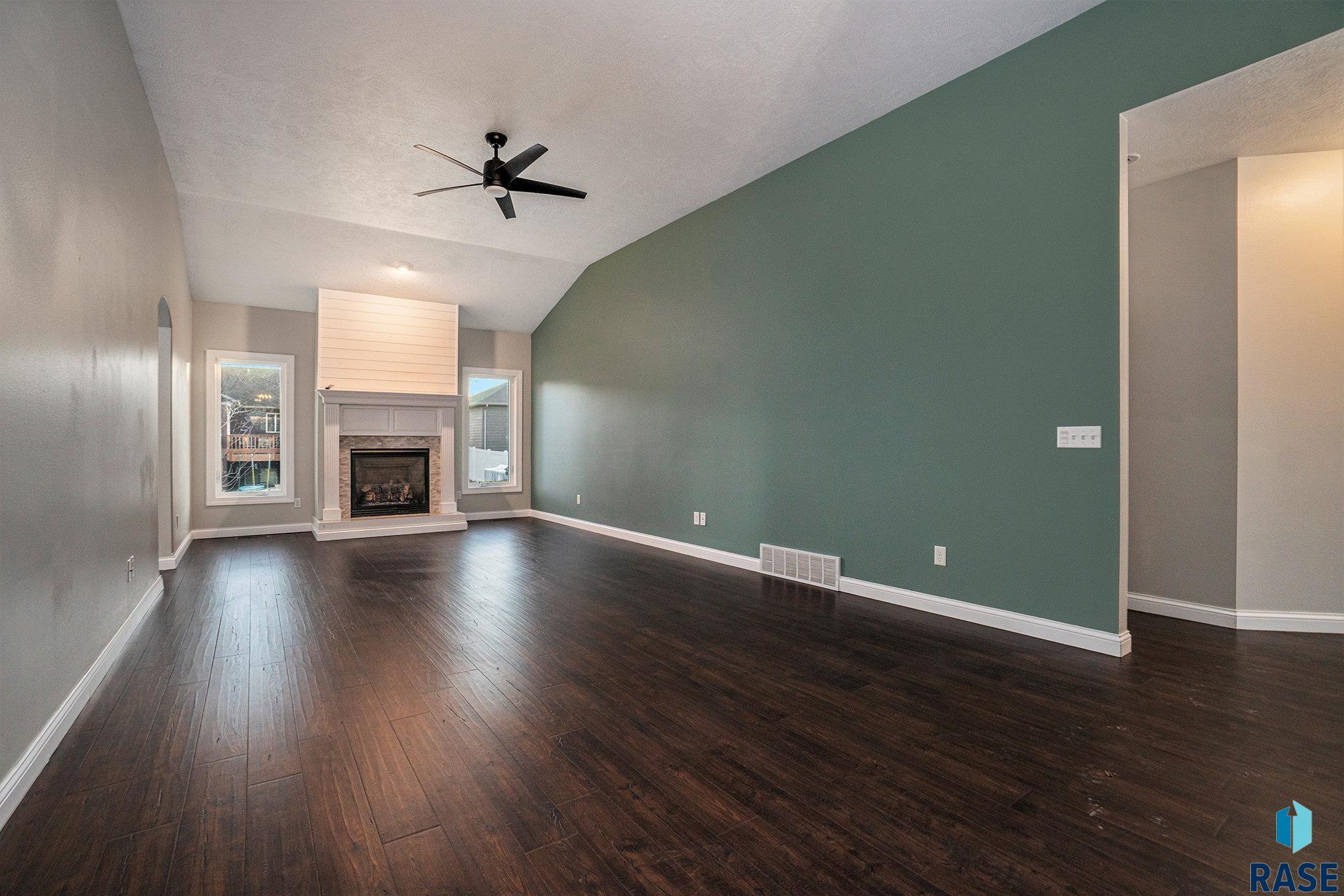 2405 E Yorkshire St Street, Sioux Falls, New Jersey image 7