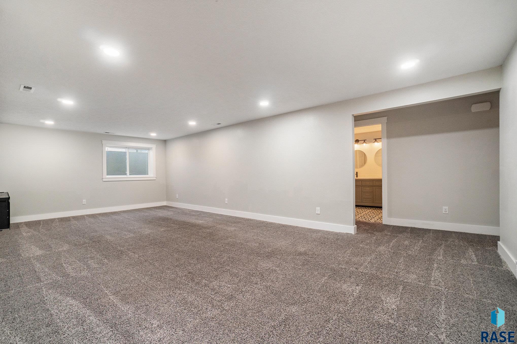 2405 E Yorkshire St Street, Sioux Falls, New Jersey image 25