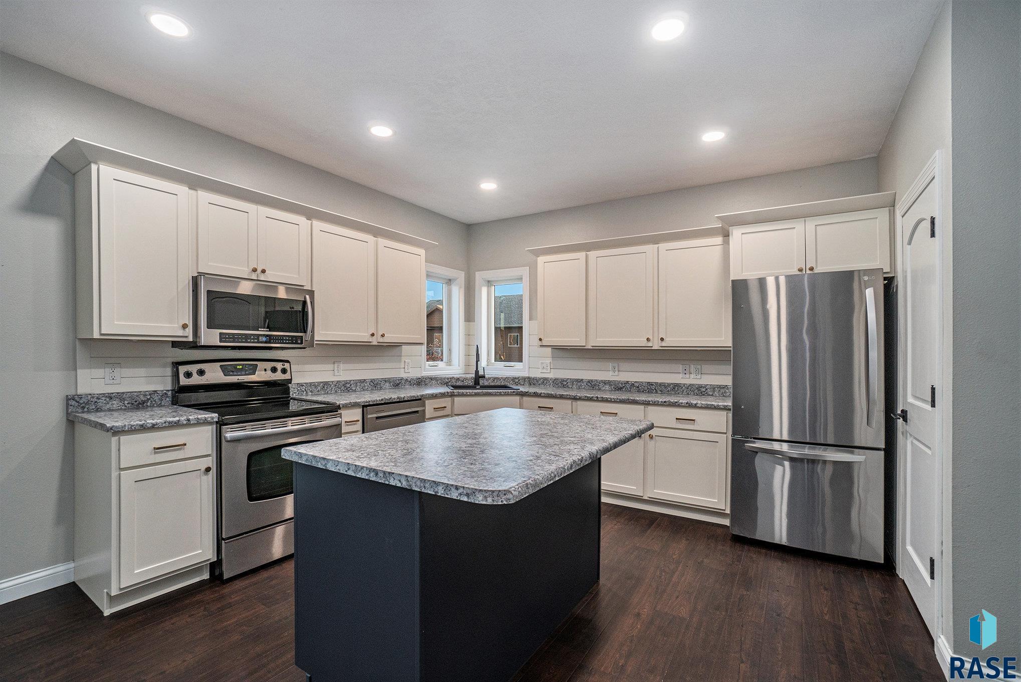 2405 E Yorkshire St Street, Sioux Falls, New Jersey image 12