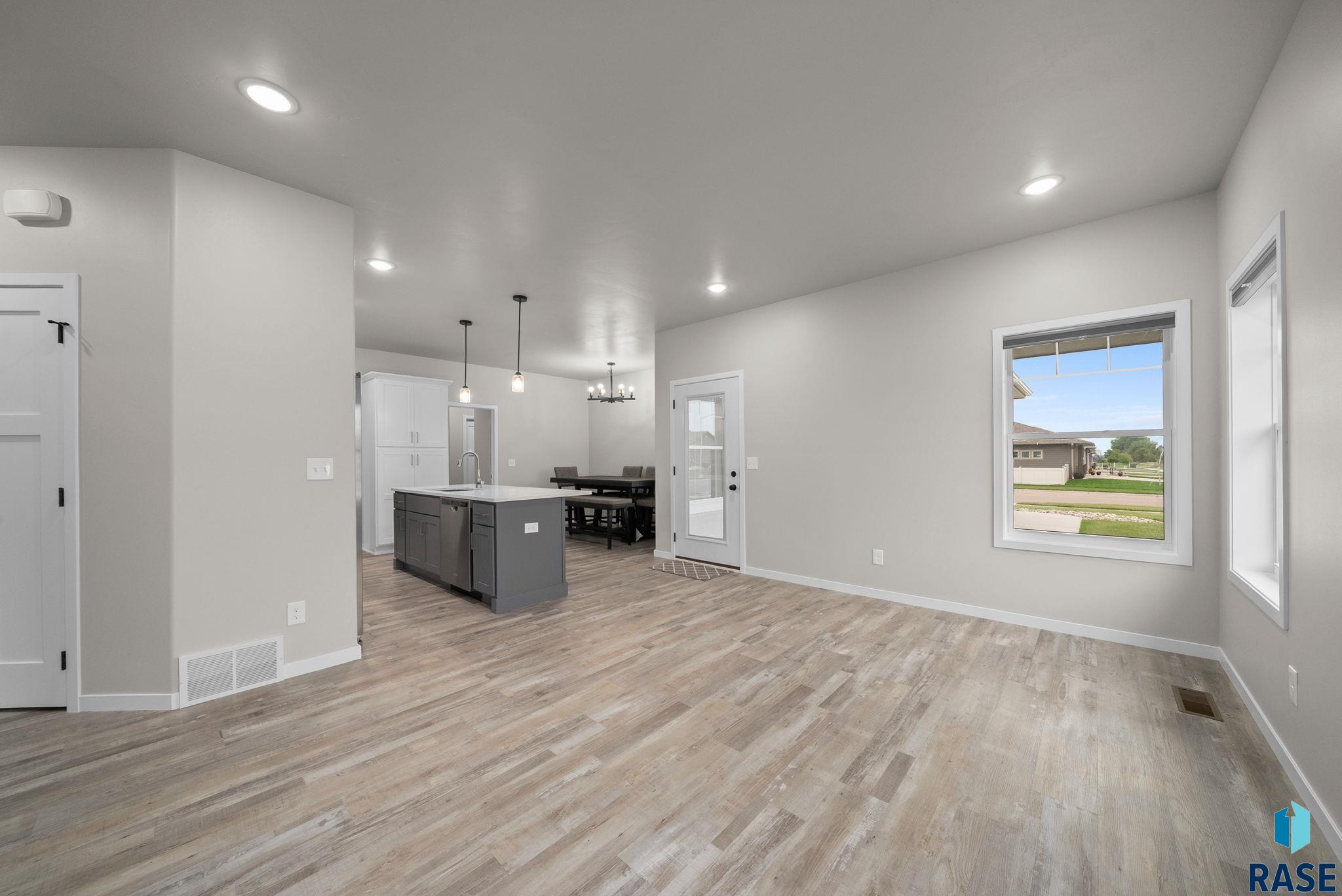9001 W Rathburn St Street, Sioux Falls, South Dakota image 4