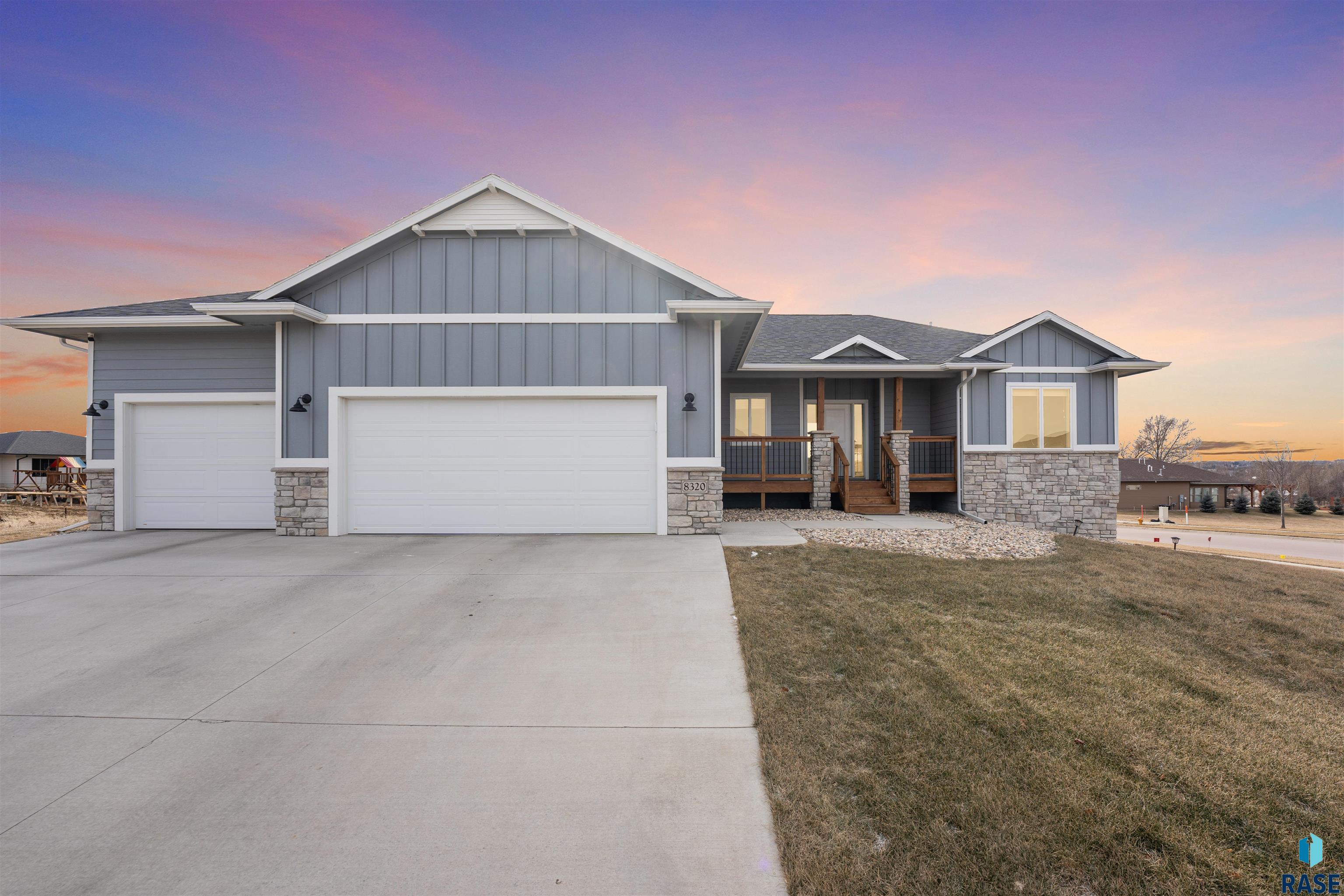 8320 E Wicker Ct Court, Sioux Falls, South Dakota image 2