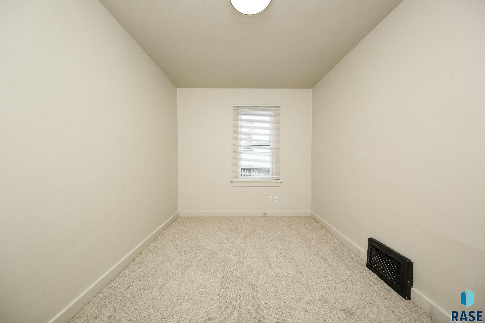 1330 W 14th St Street, Sioux Falls, South Dakota image 16