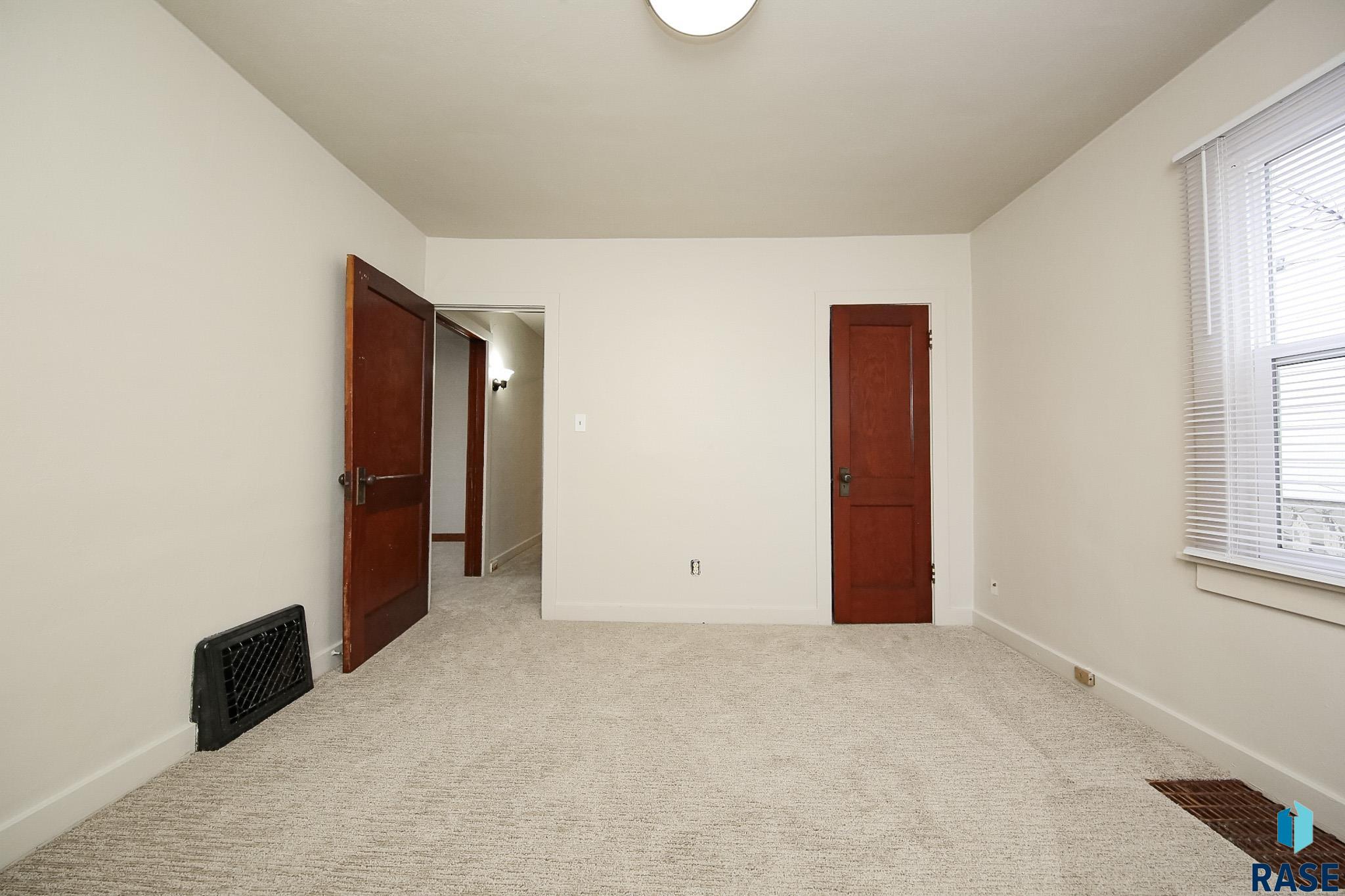 1330 W 14th St Street, Sioux Falls, South Dakota image 13