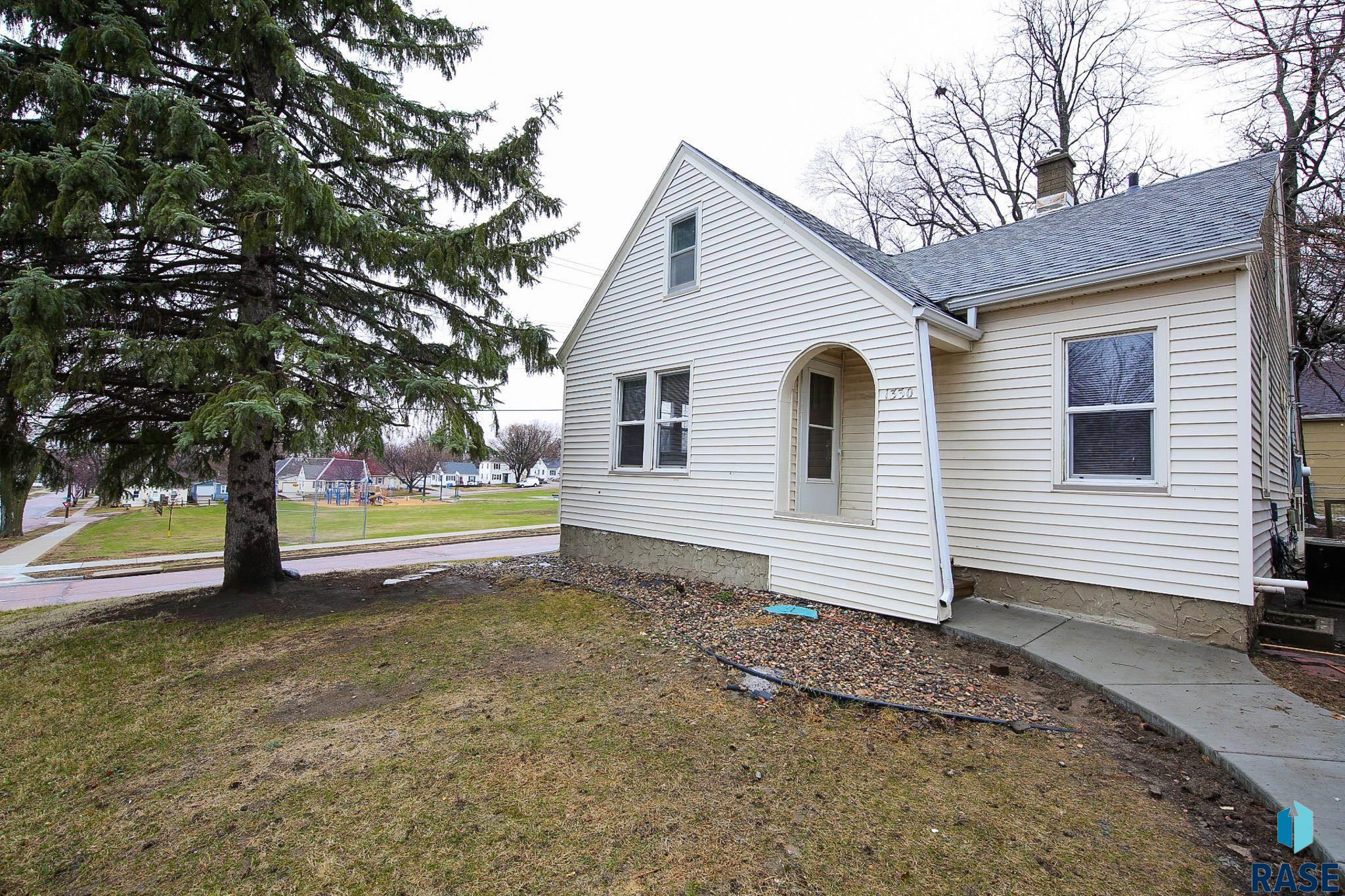 1330 W 14th St Street, Sioux Falls, South Dakota image 1