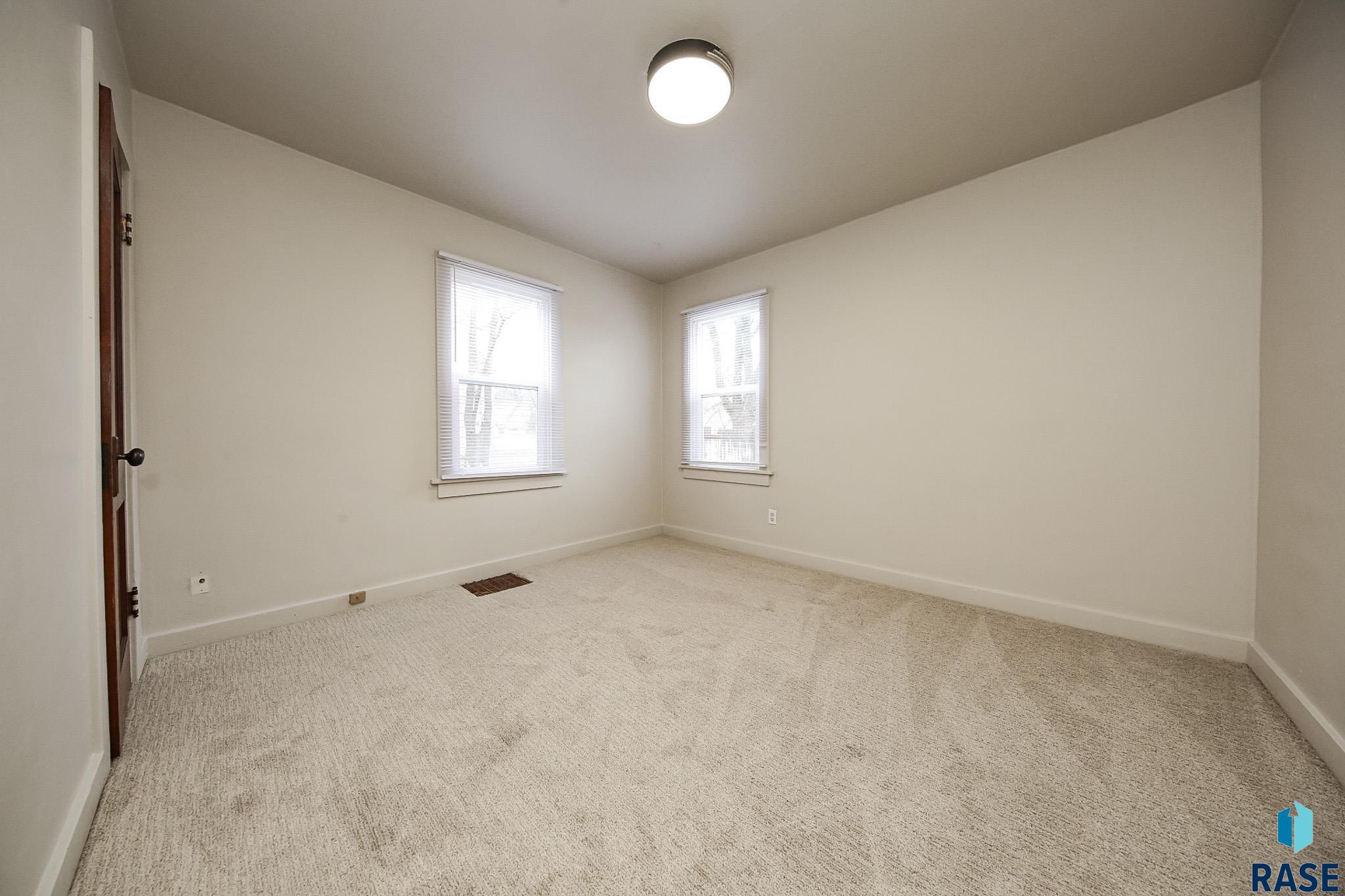 1330 W 14th St Street, Sioux Falls, South Dakota image 17