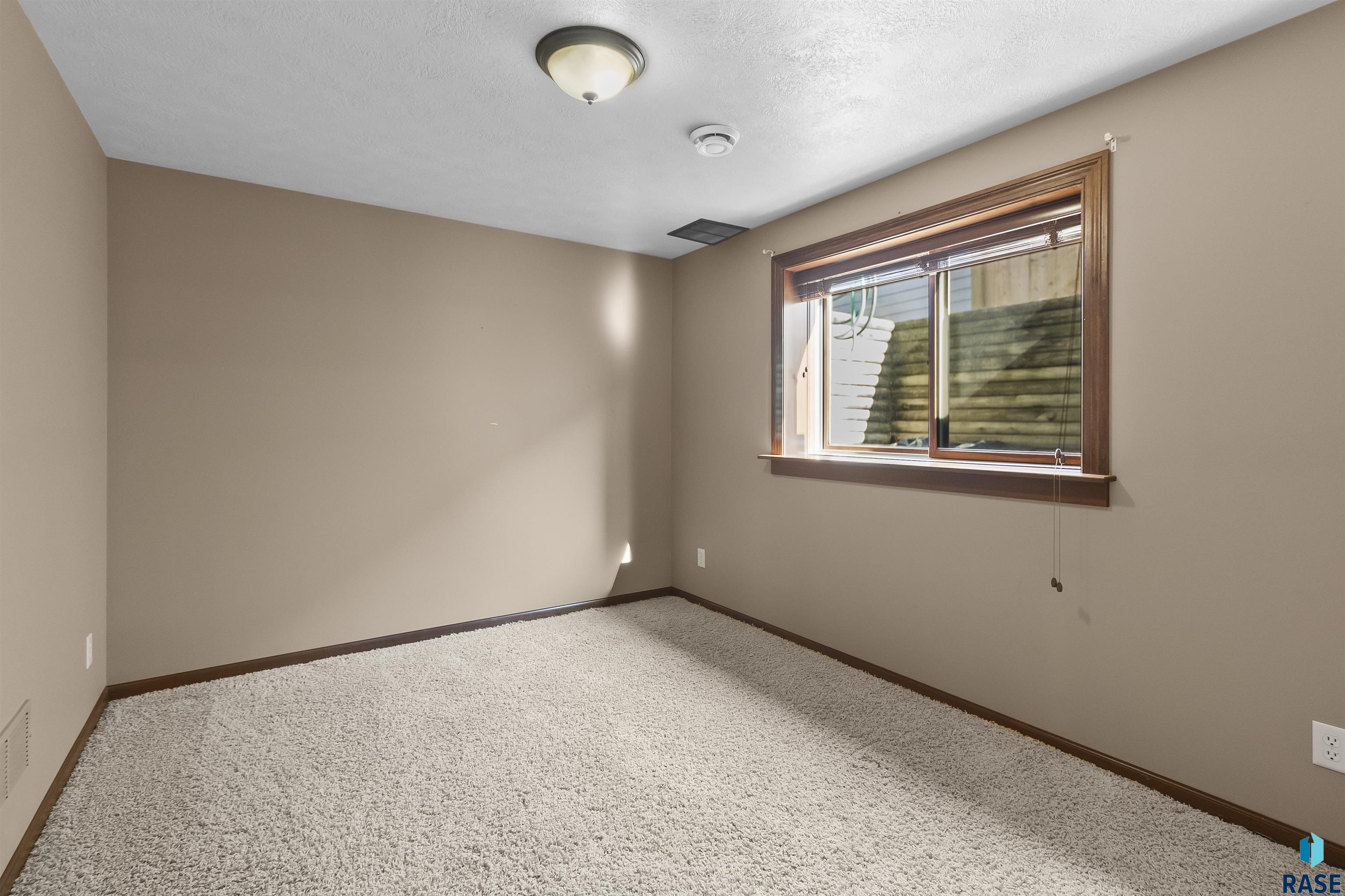 7801 W Chesapeake Ln Lane, Sioux Falls, South Dakota image 38
