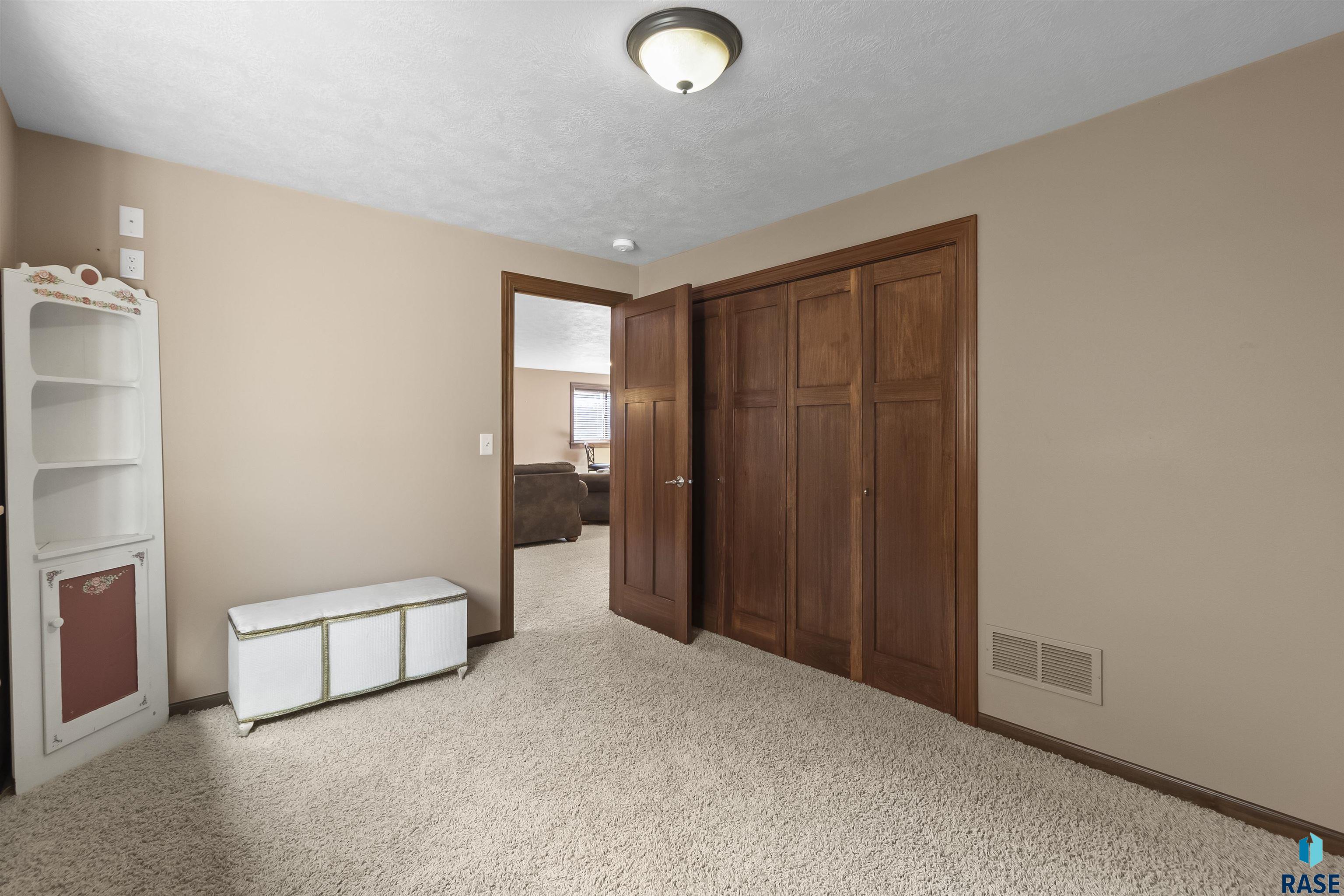 7801 W Chesapeake Ln Lane, Sioux Falls, South Dakota image 39
