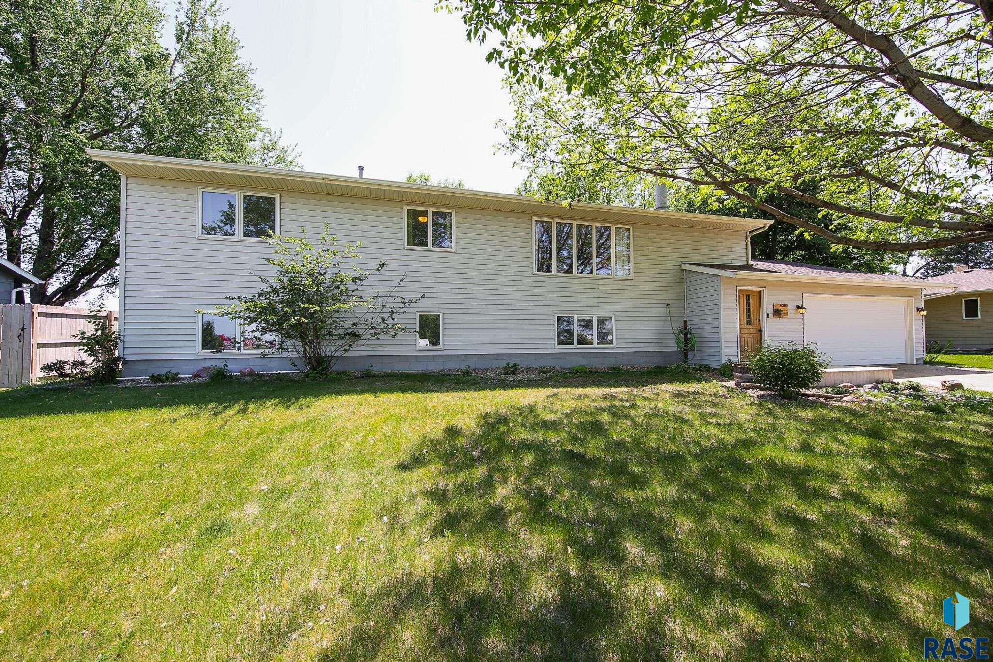 8309 W 42nd St Street, Sioux Falls, South Dakota image 2
