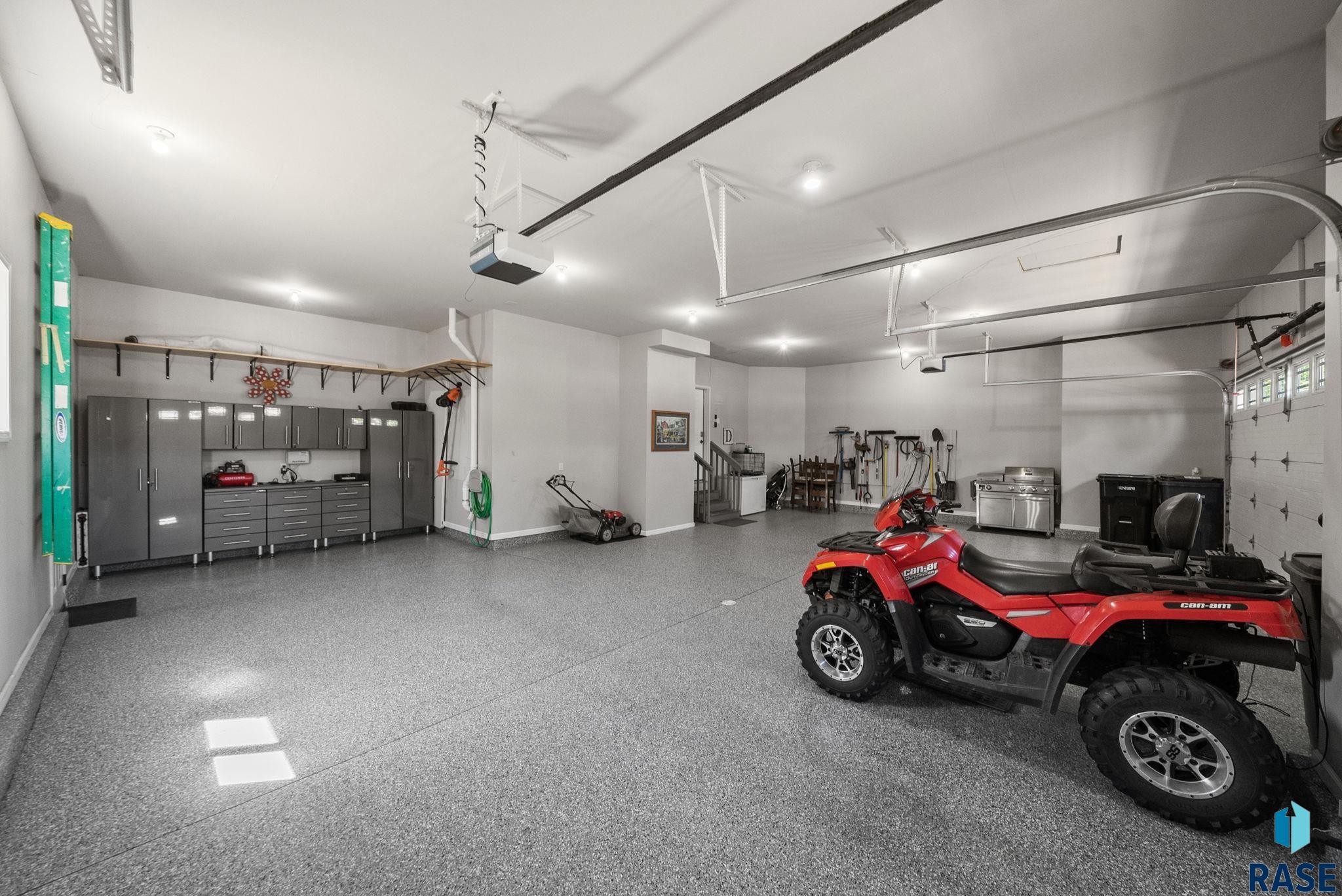 2413 S Purdue Ave Avenue, Sioux Falls, New Jersey image 44