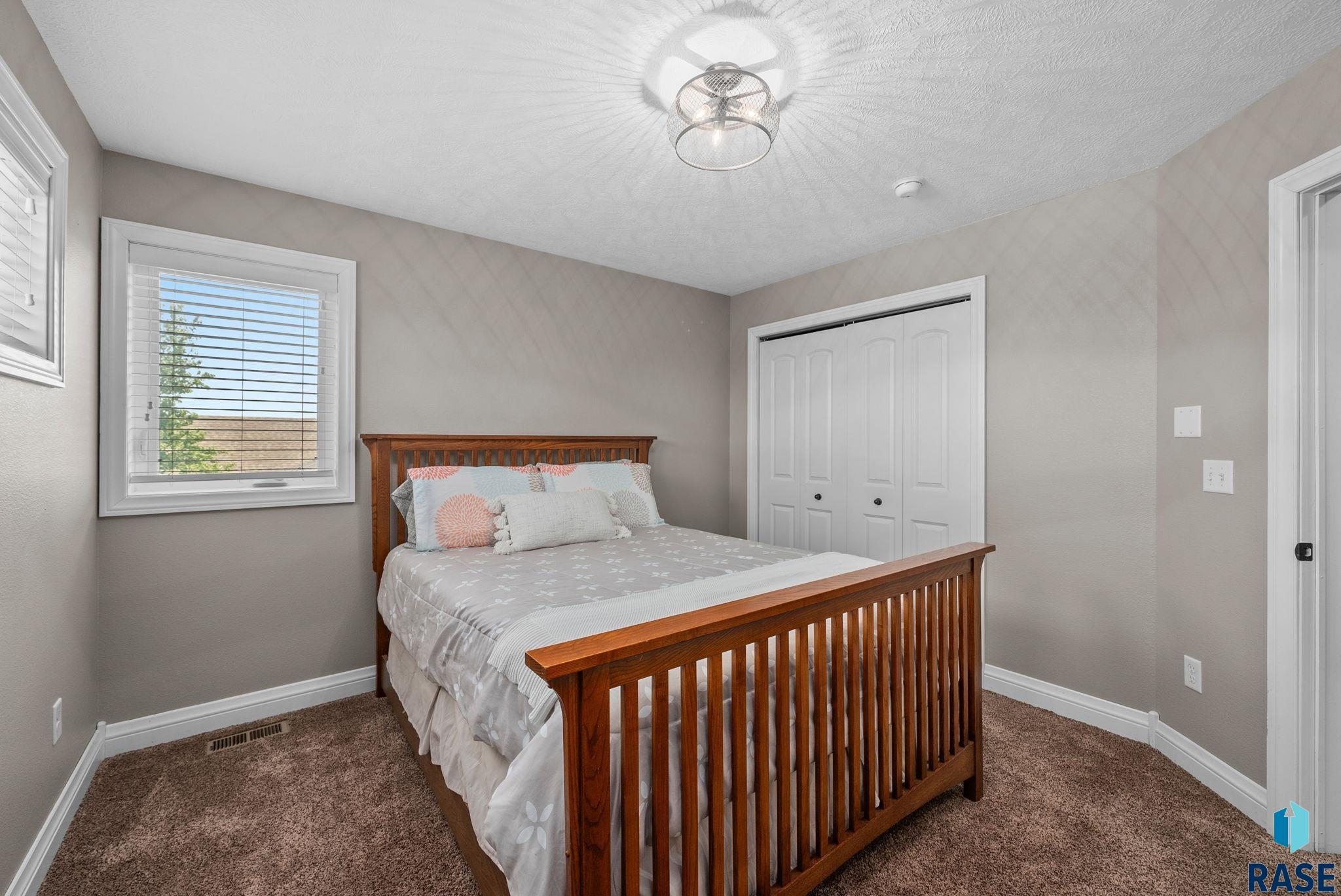 2413 S Purdue Ave Avenue, Sioux Falls, New Jersey image 26