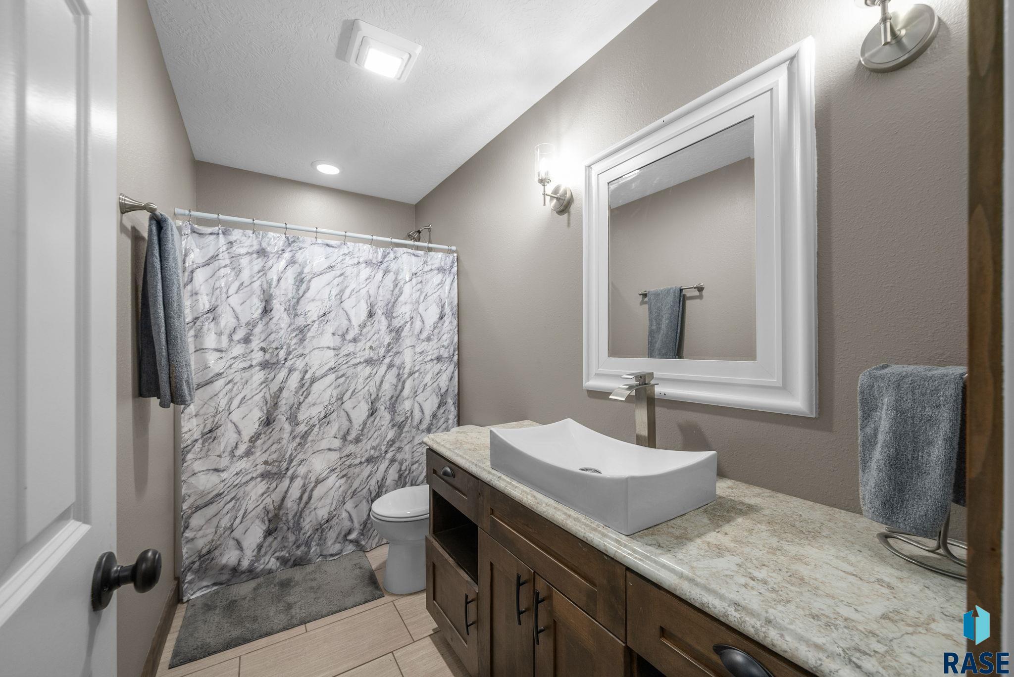 2413 S Purdue Ave Avenue, Sioux Falls, New Jersey image 34