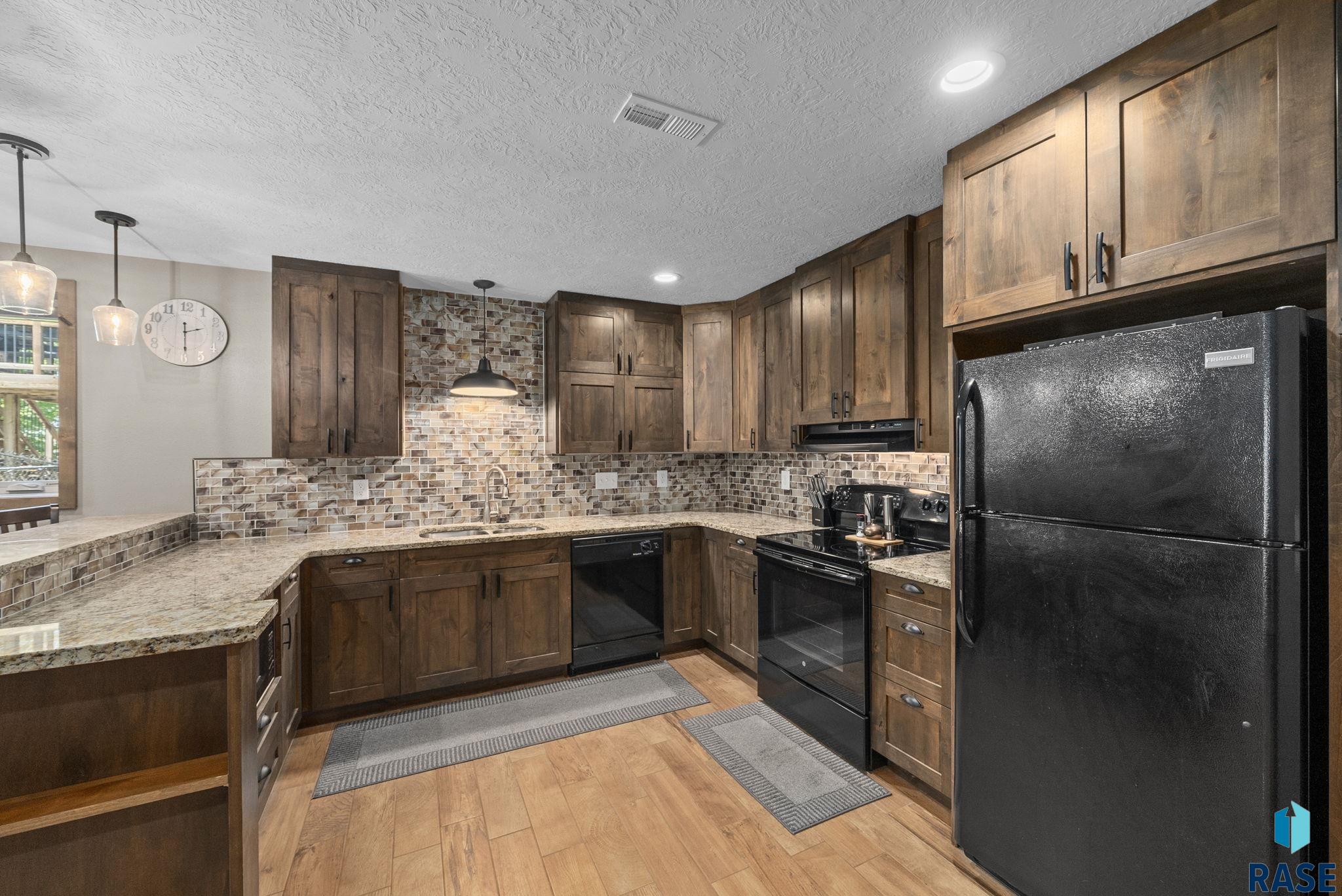 2413 S Purdue Ave Avenue, Sioux Falls, New Jersey image 32