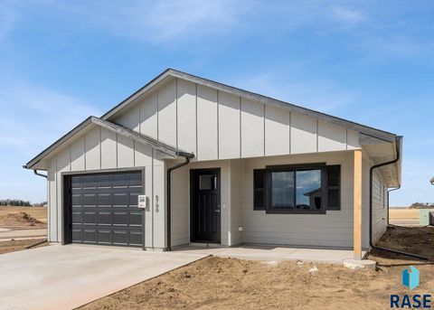 Photo of 6717 E Thimbleweed St, Sioux Falls, SD 57110 (MLS # 22503352)