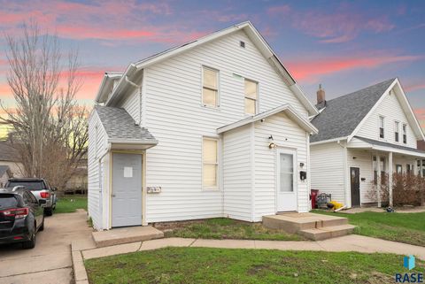 Photo of 116 N Van Eps Ave Avenue, Sioux Falls, SD 57103 (MLS # 22503118)