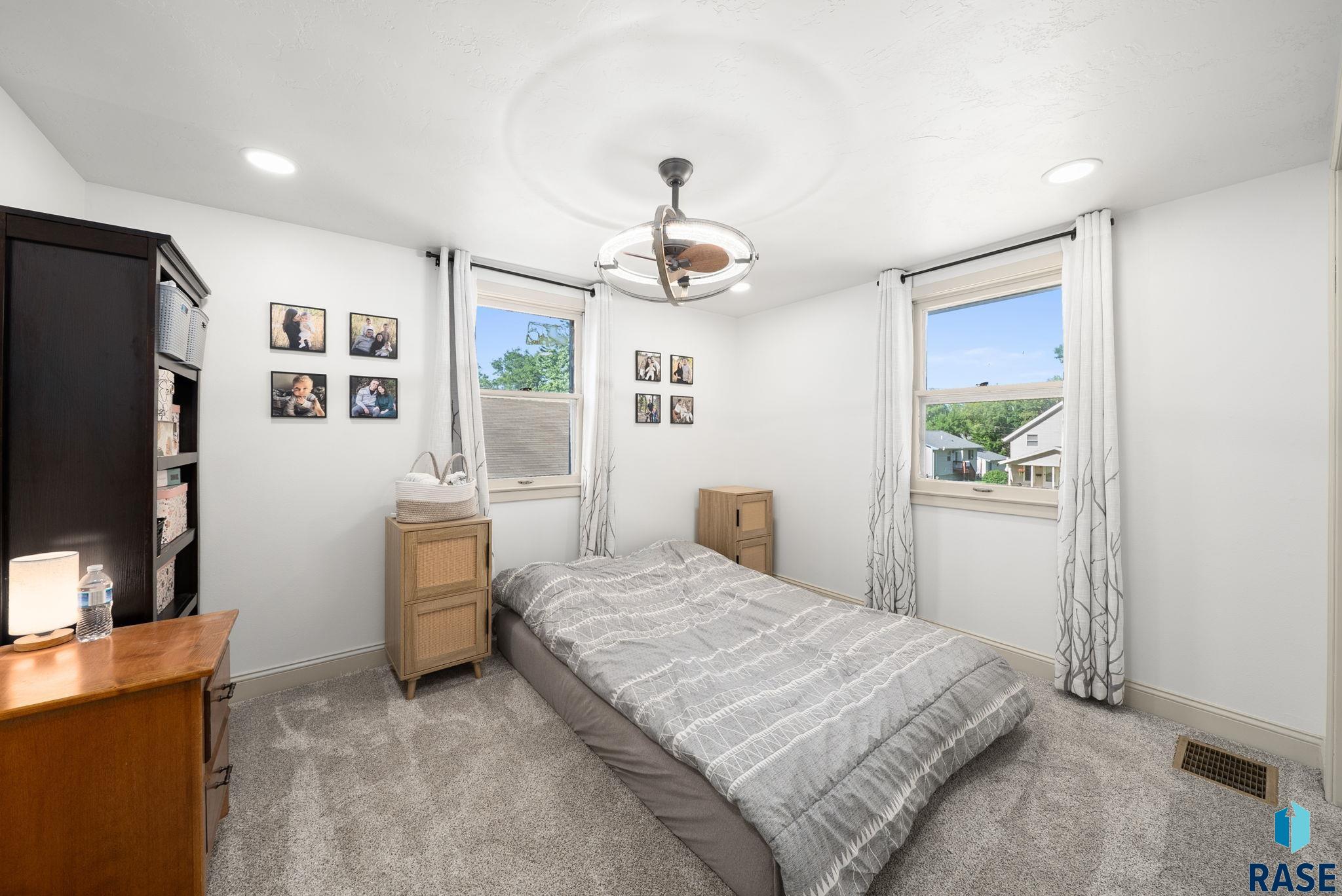 Sioux Falls, South Dakota 57103, United States, 3 Bedrooms Bedrooms, ,2 BathroomsBathrooms,Residential,Active,168655