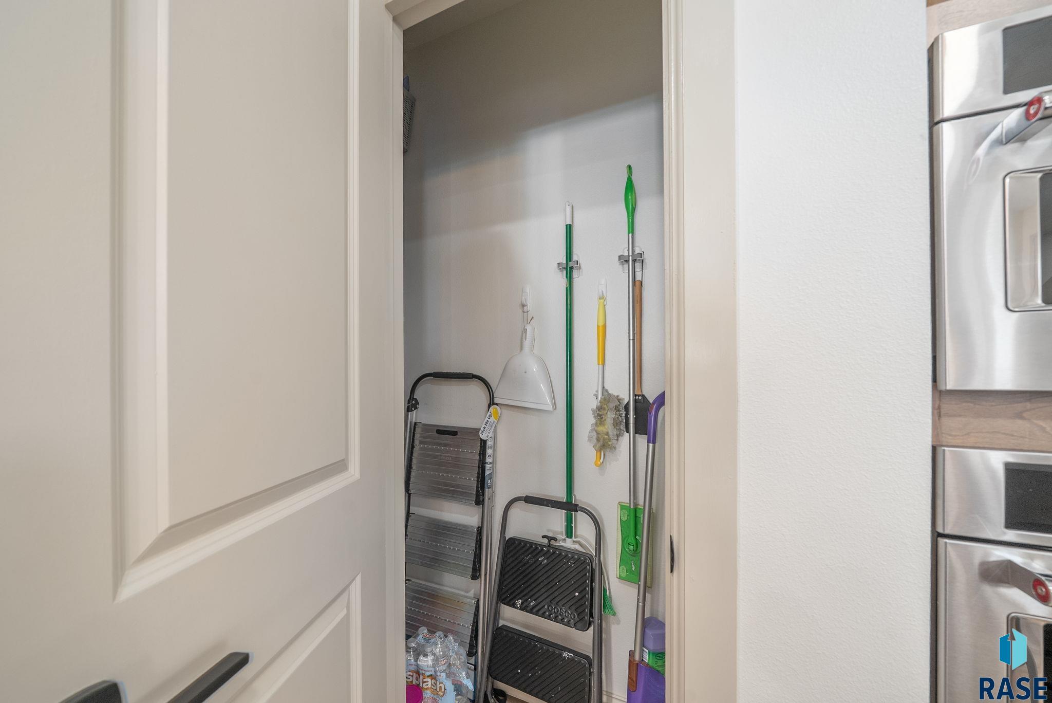 Sioux Falls, South Dakota 57103, United States, 3 Bedrooms Bedrooms, ,2 BathroomsBathrooms,Residential,Active,168655