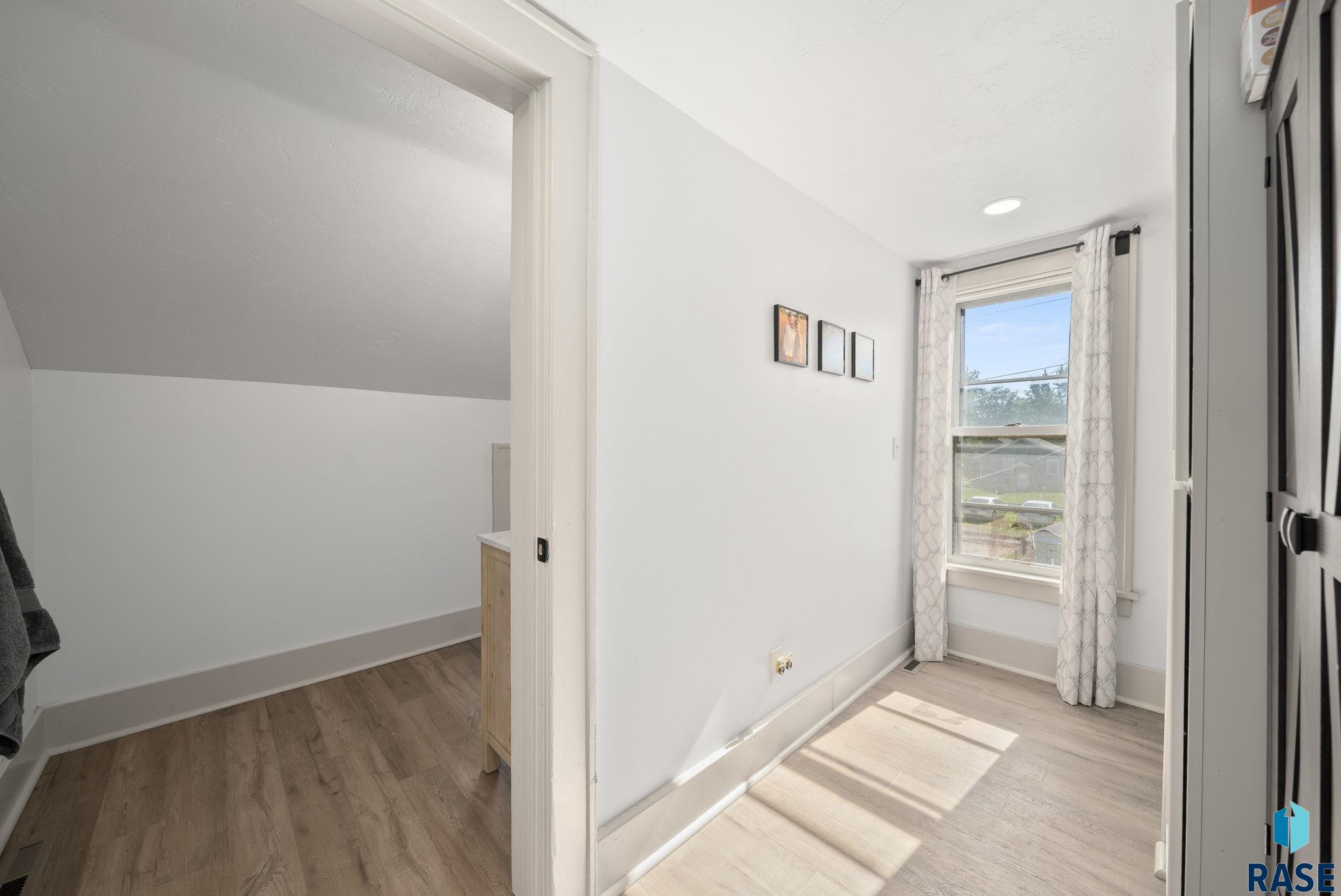 Sioux Falls, South Dakota 57103, United States, 3 Bedrooms Bedrooms, ,2 BathroomsBathrooms,Residential,Active,168655