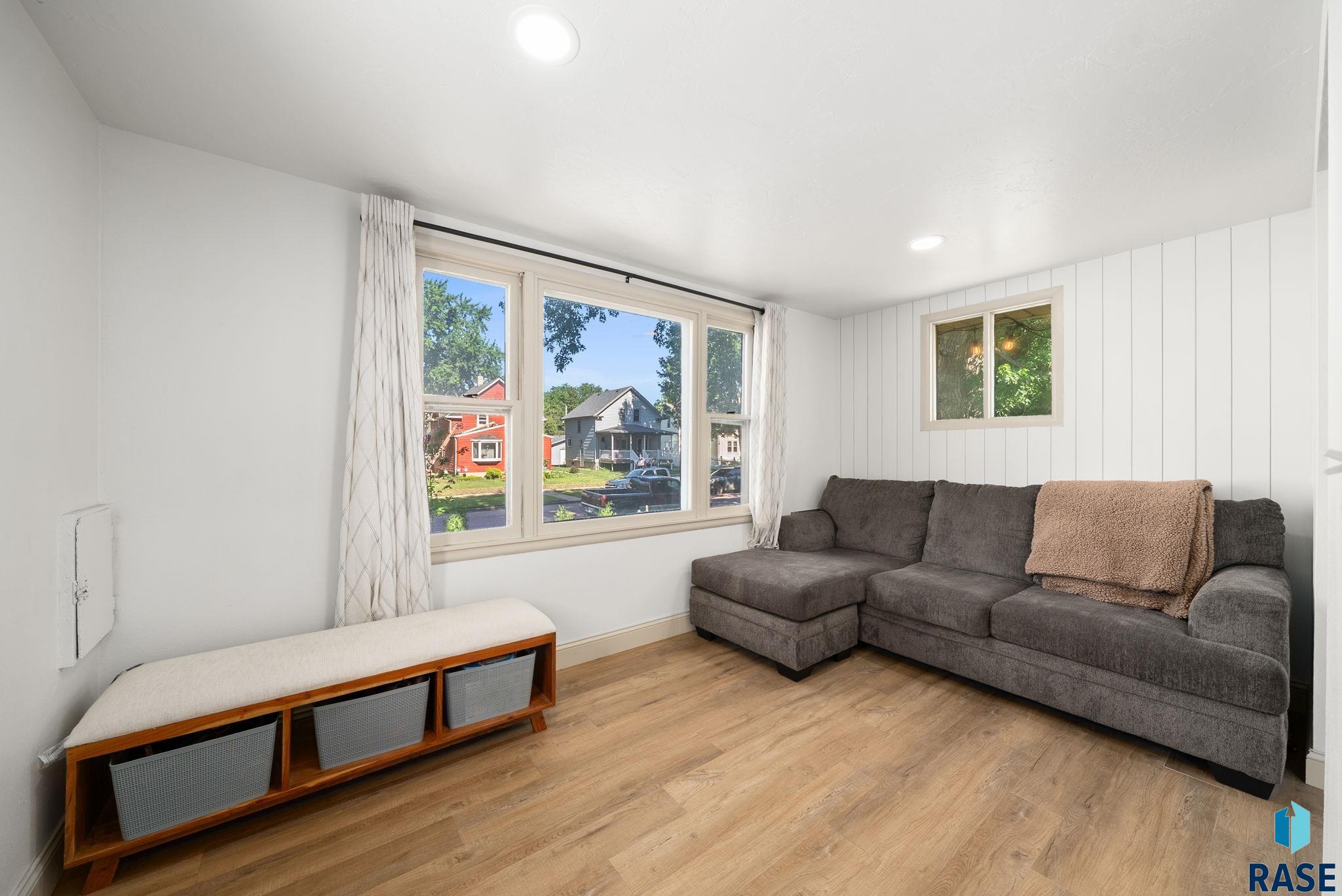 Sioux Falls, South Dakota 57103, United States, 3 Bedrooms Bedrooms, ,2 BathroomsBathrooms,Residential,Active,168655