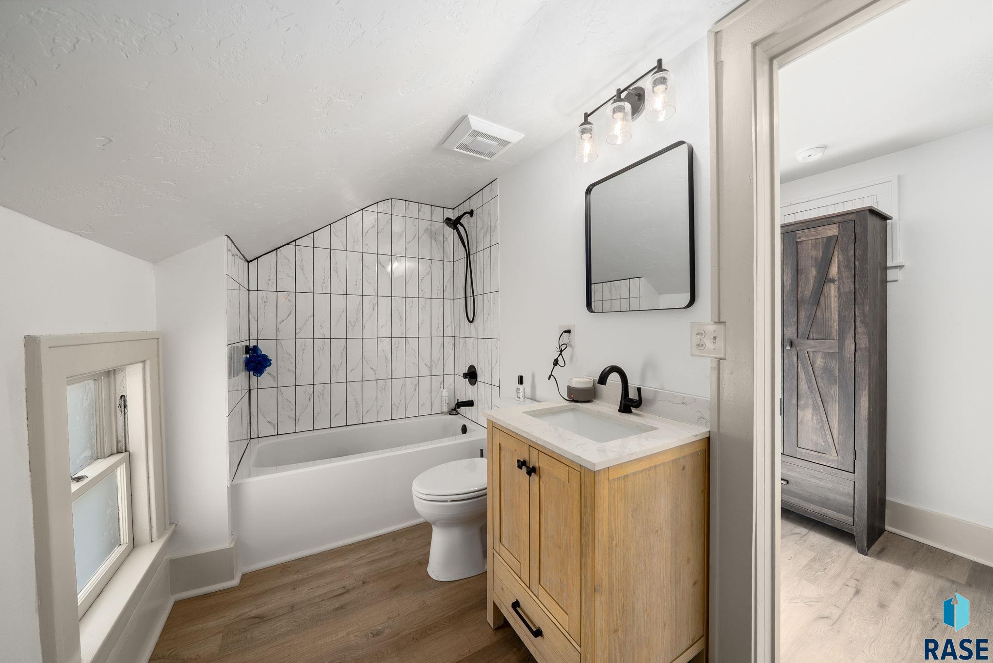 Sioux Falls, South Dakota 57103, United States, 3 Bedrooms Bedrooms, ,2 BathroomsBathrooms,Residential,Active,168655