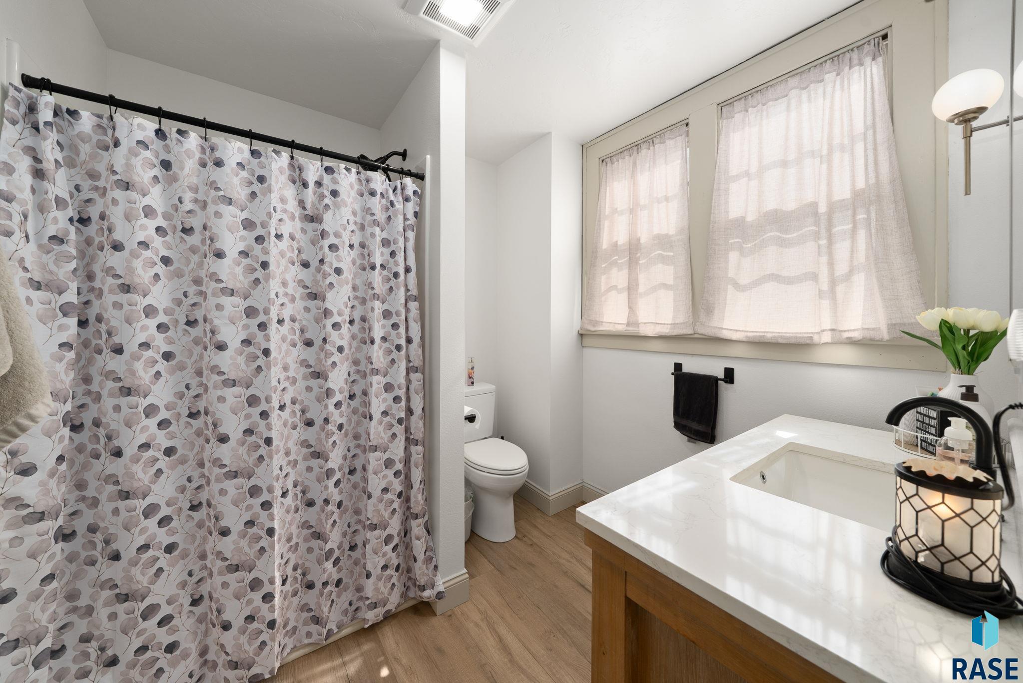 Sioux Falls, South Dakota 57103, United States, 3 Bedrooms Bedrooms, ,2 BathroomsBathrooms,Residential,Active,168655