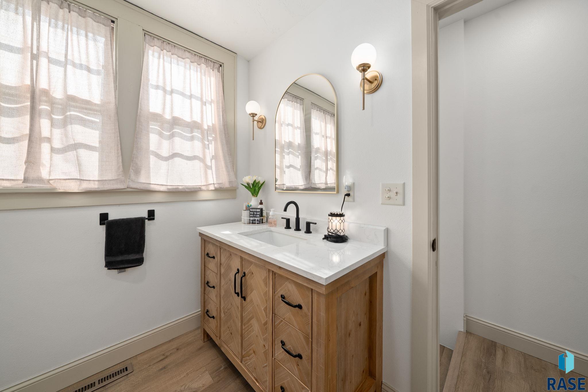 Sioux Falls, South Dakota 57103, United States, 3 Bedrooms Bedrooms, ,2 BathroomsBathrooms,Residential,Active,168655