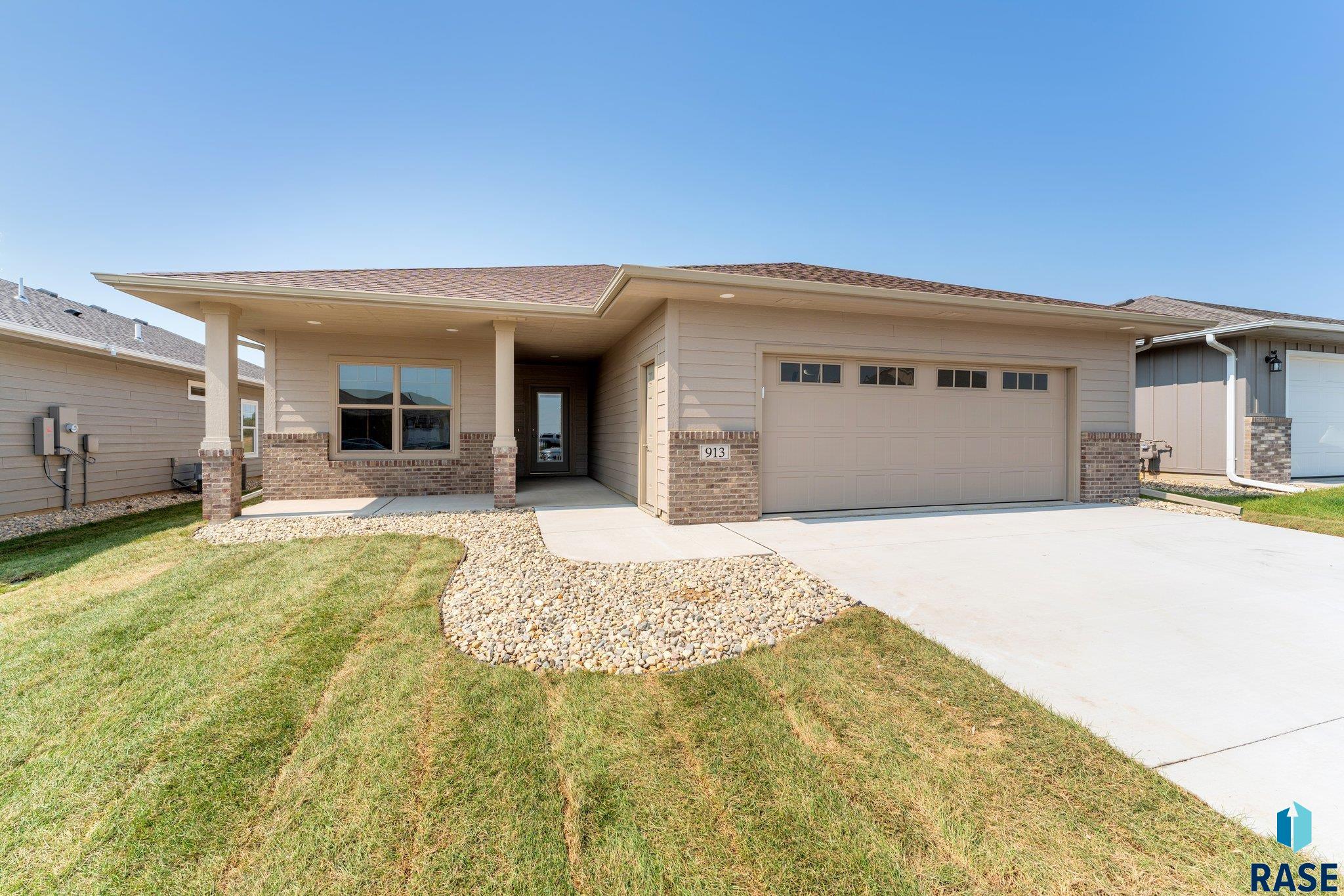 913 S Brek Ave Avenue, Brandon, South Dakota image 1