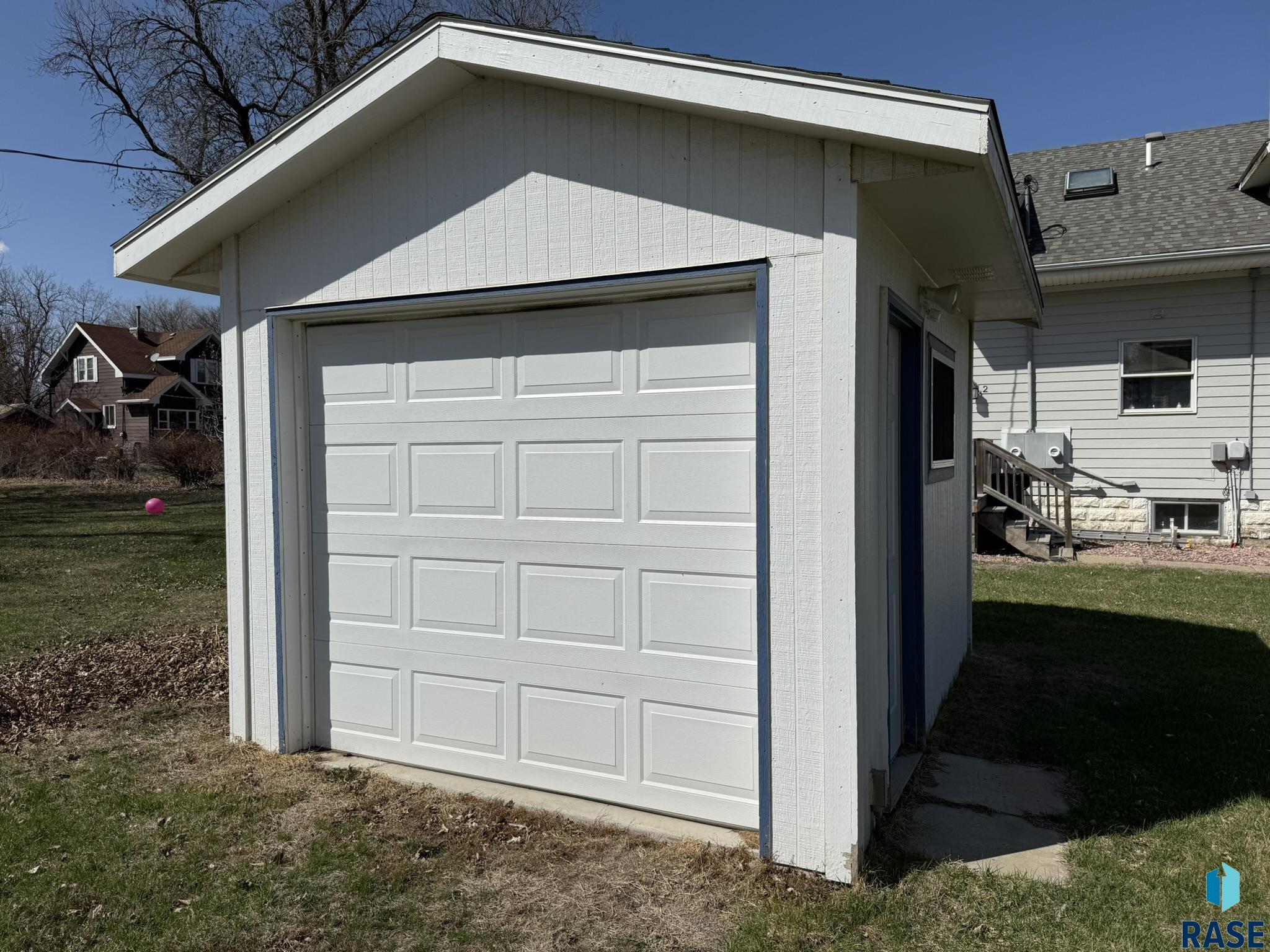 305 N Main St Street, Lennox, South Dakota image 3