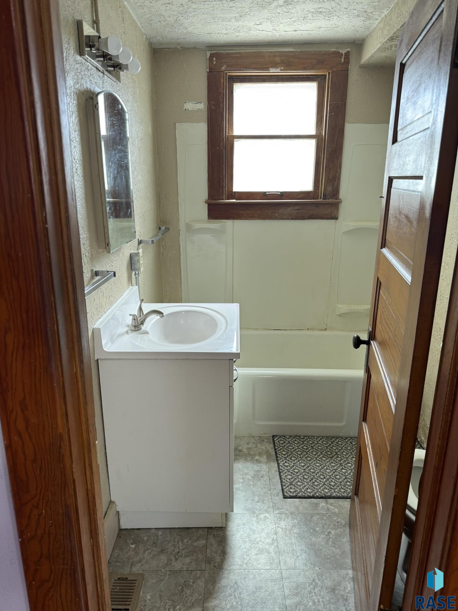 305 N Main St Street, Lennox, South Dakota image 12