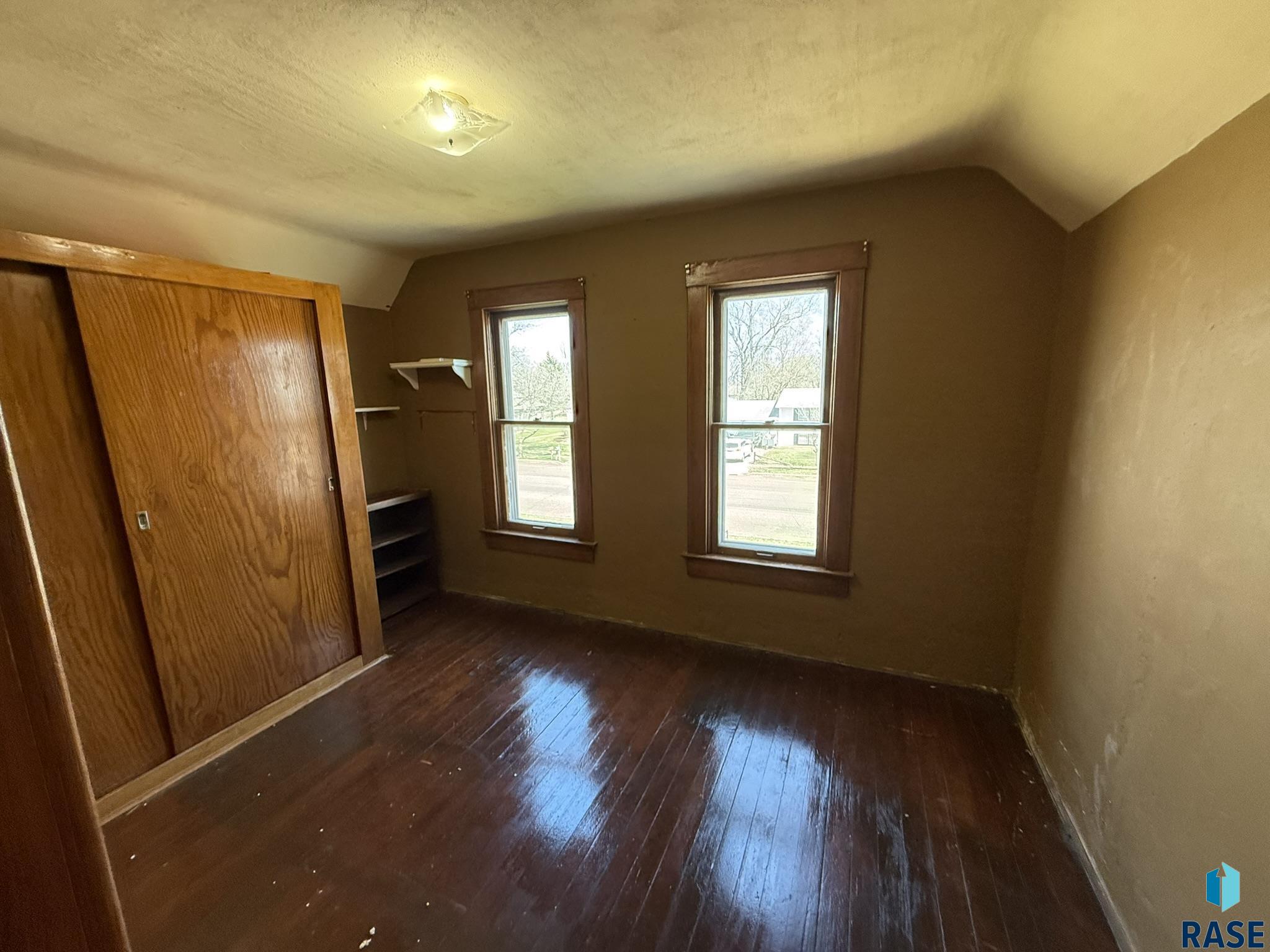 305 N Main St Street, Lennox, South Dakota image 13