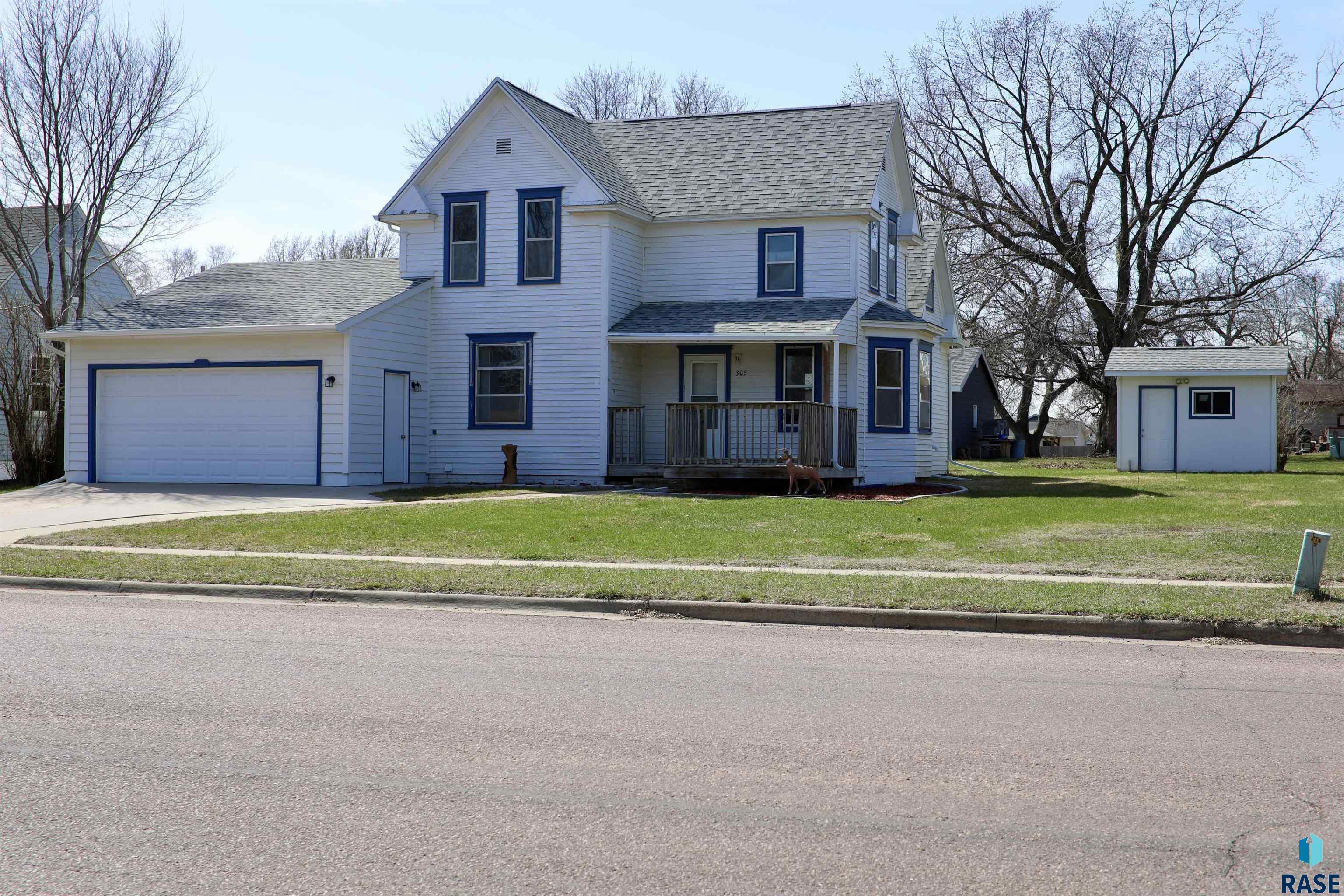 305 N Main St Street, Lennox, South Dakota image 1