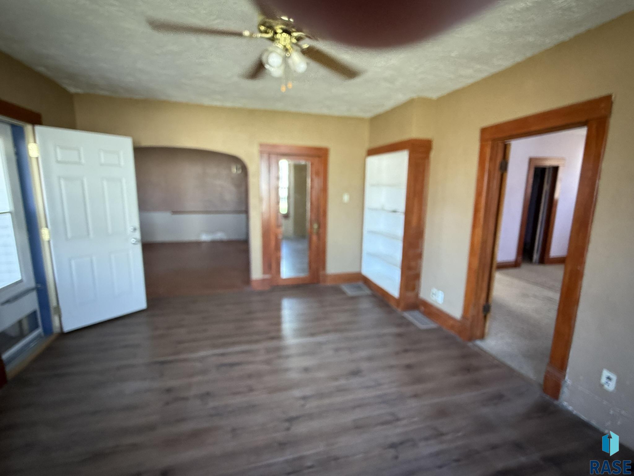 305 N Main St Street, Lennox, South Dakota image 6