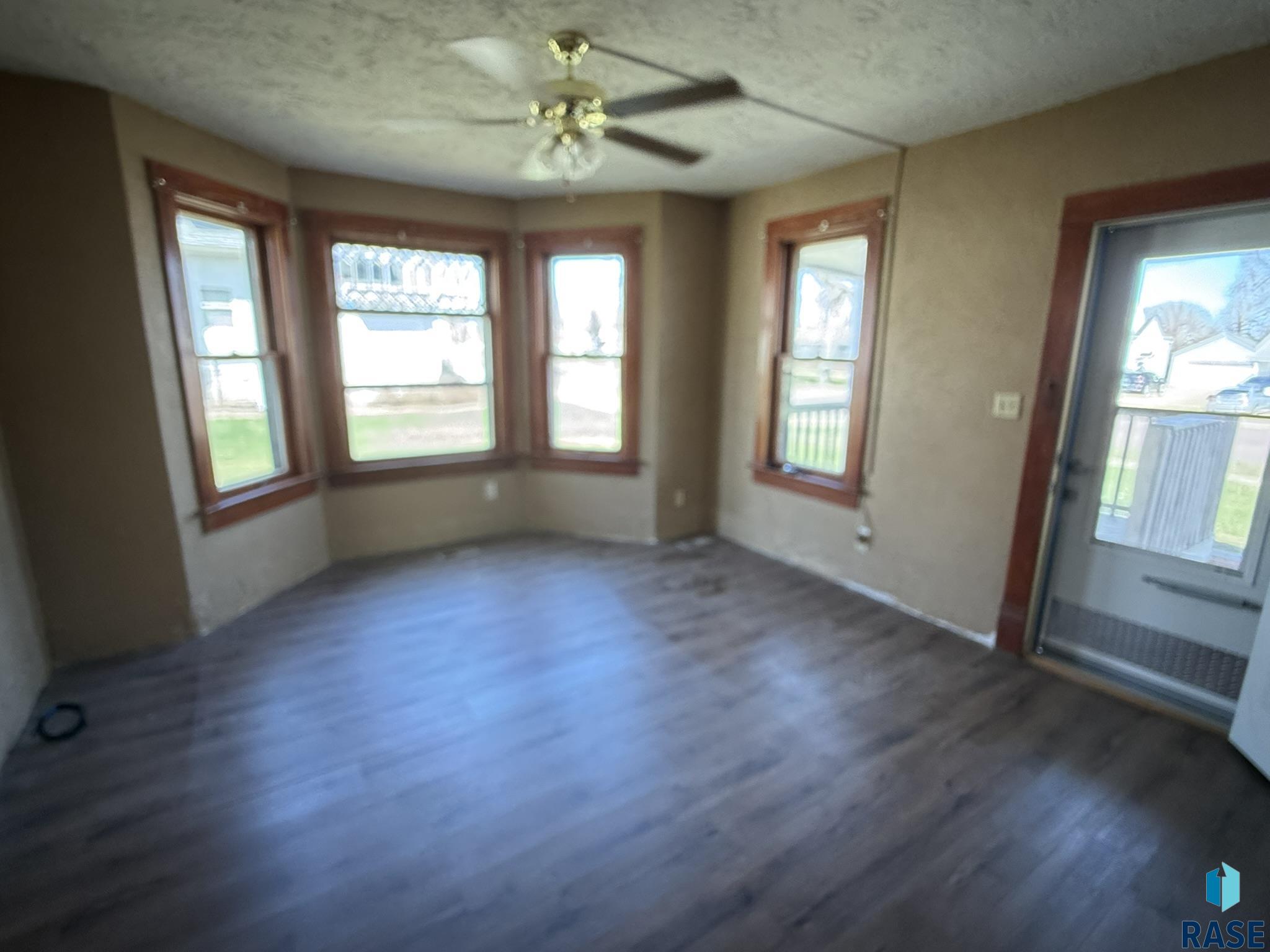 305 N Main St Street, Lennox, South Dakota image 4