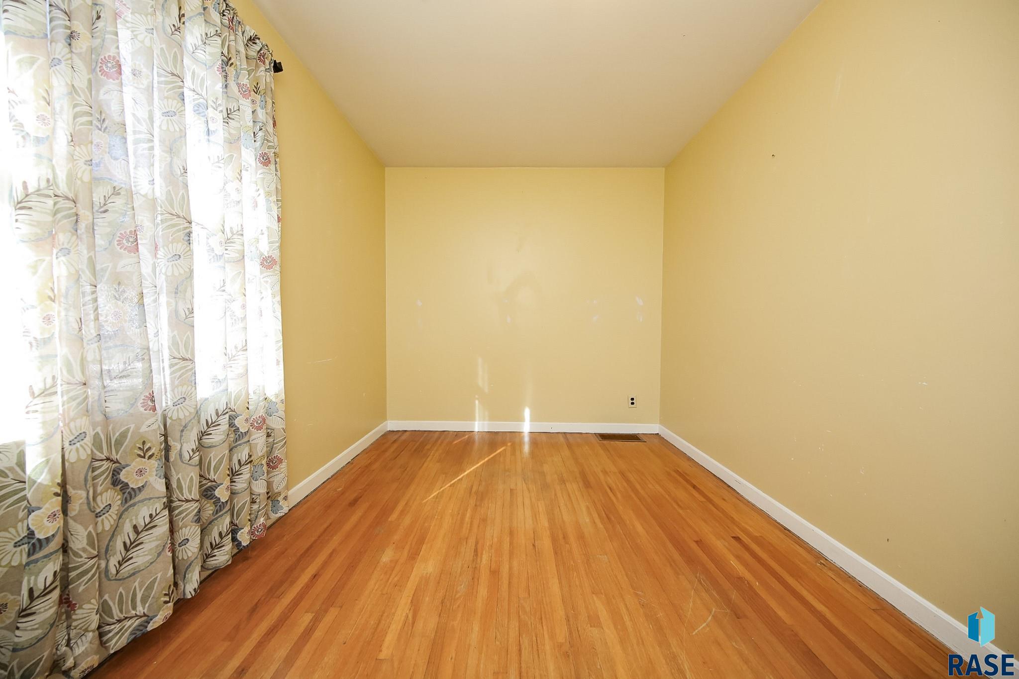 305 1st St Street, Canton, South Dakota image 15