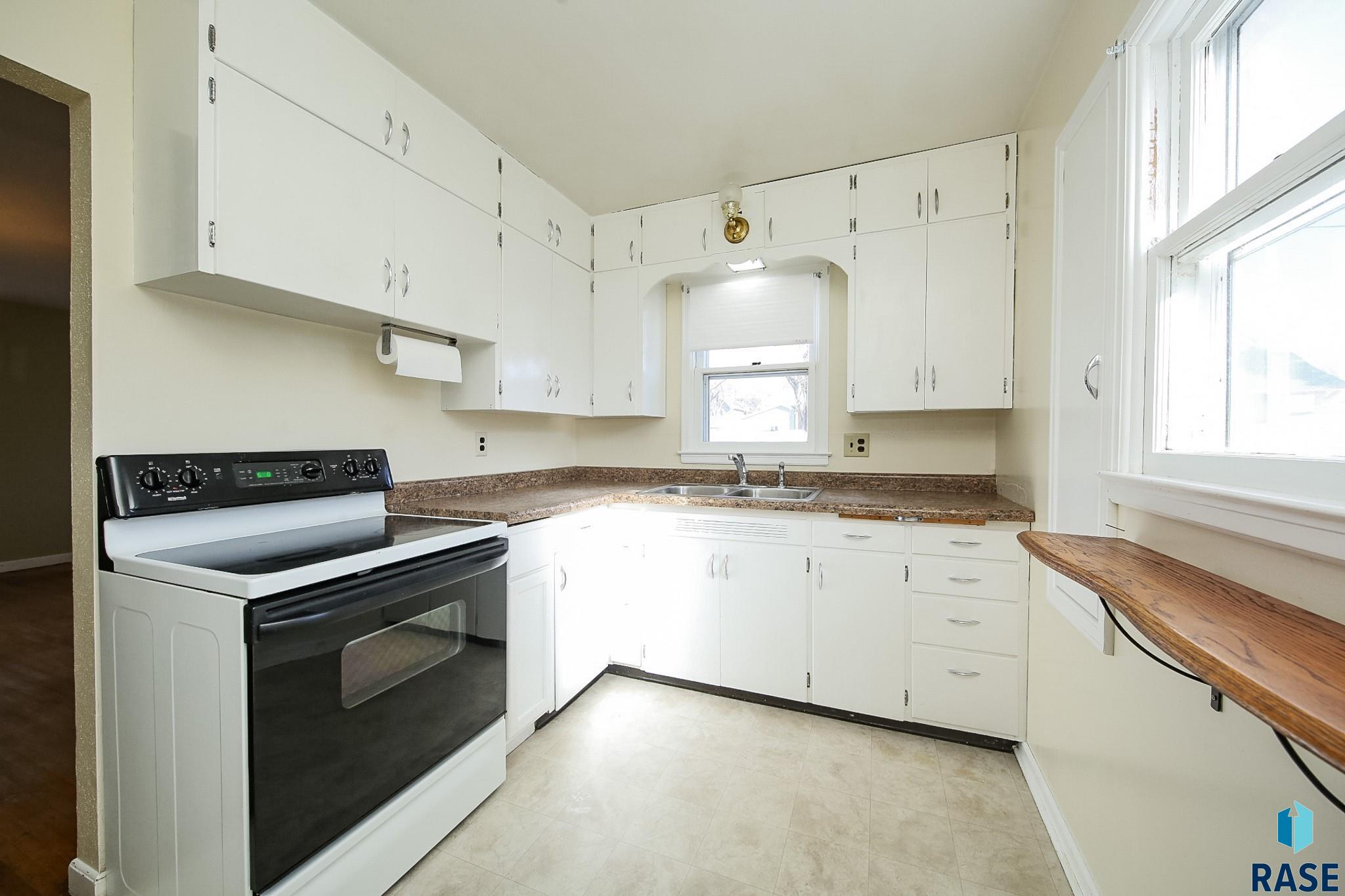 305 1st St Street, Canton, South Dakota image 9