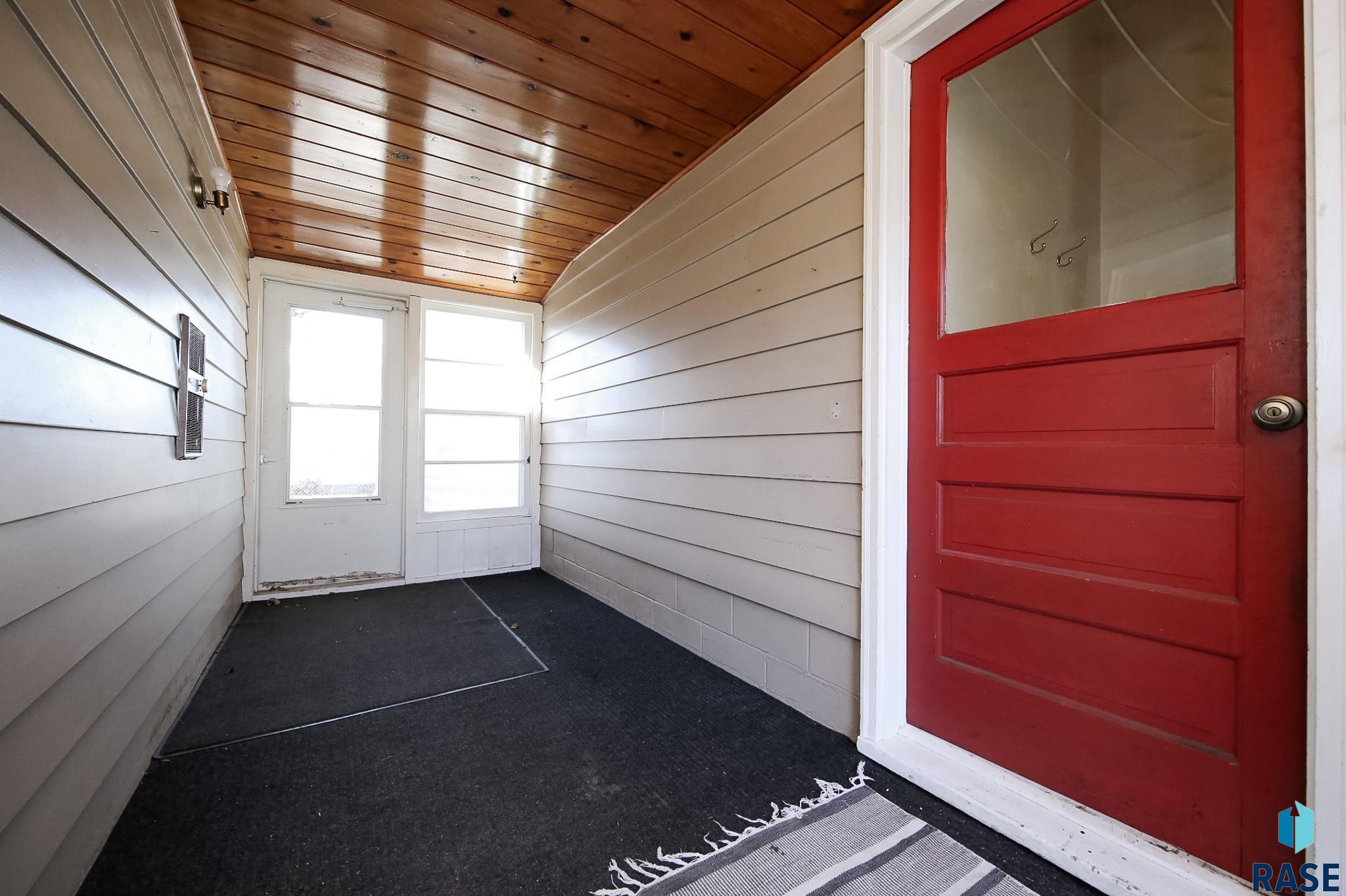 305 1st St Street, Canton, South Dakota image 5
