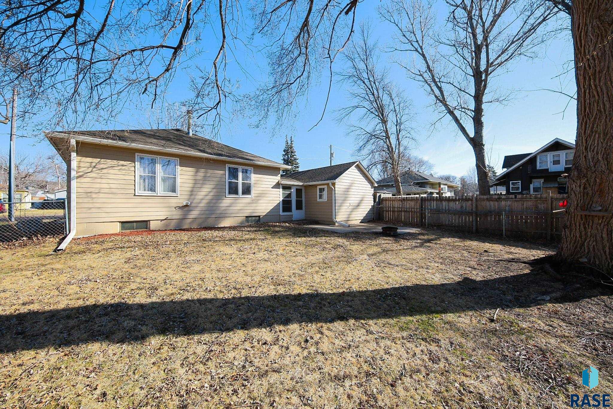 305 1st St Street, Canton, South Dakota image 3