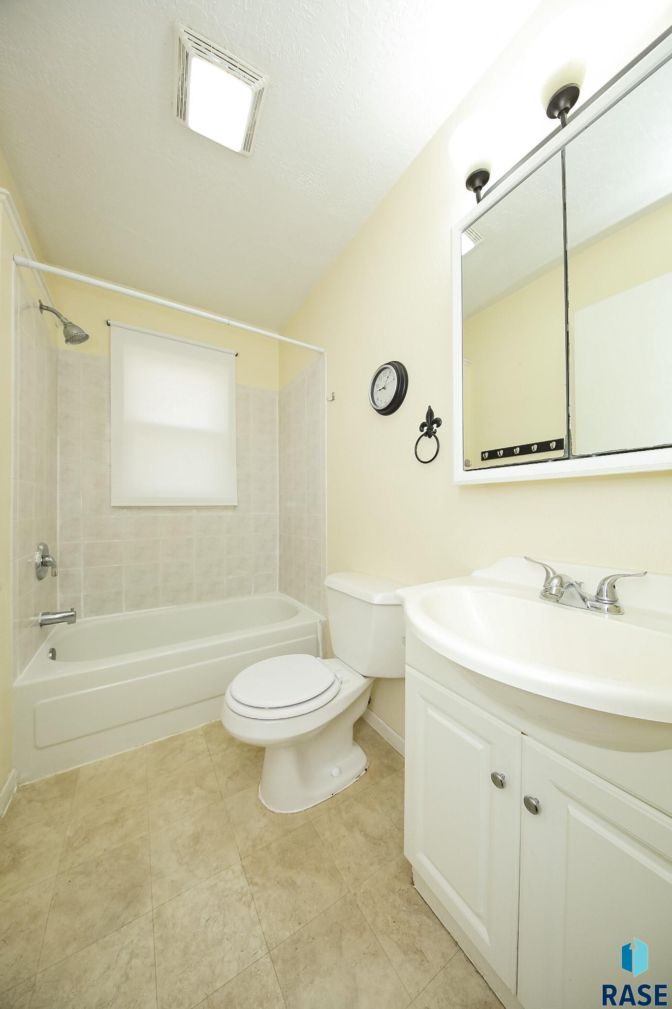 305 1st St Street, Canton, South Dakota image 13