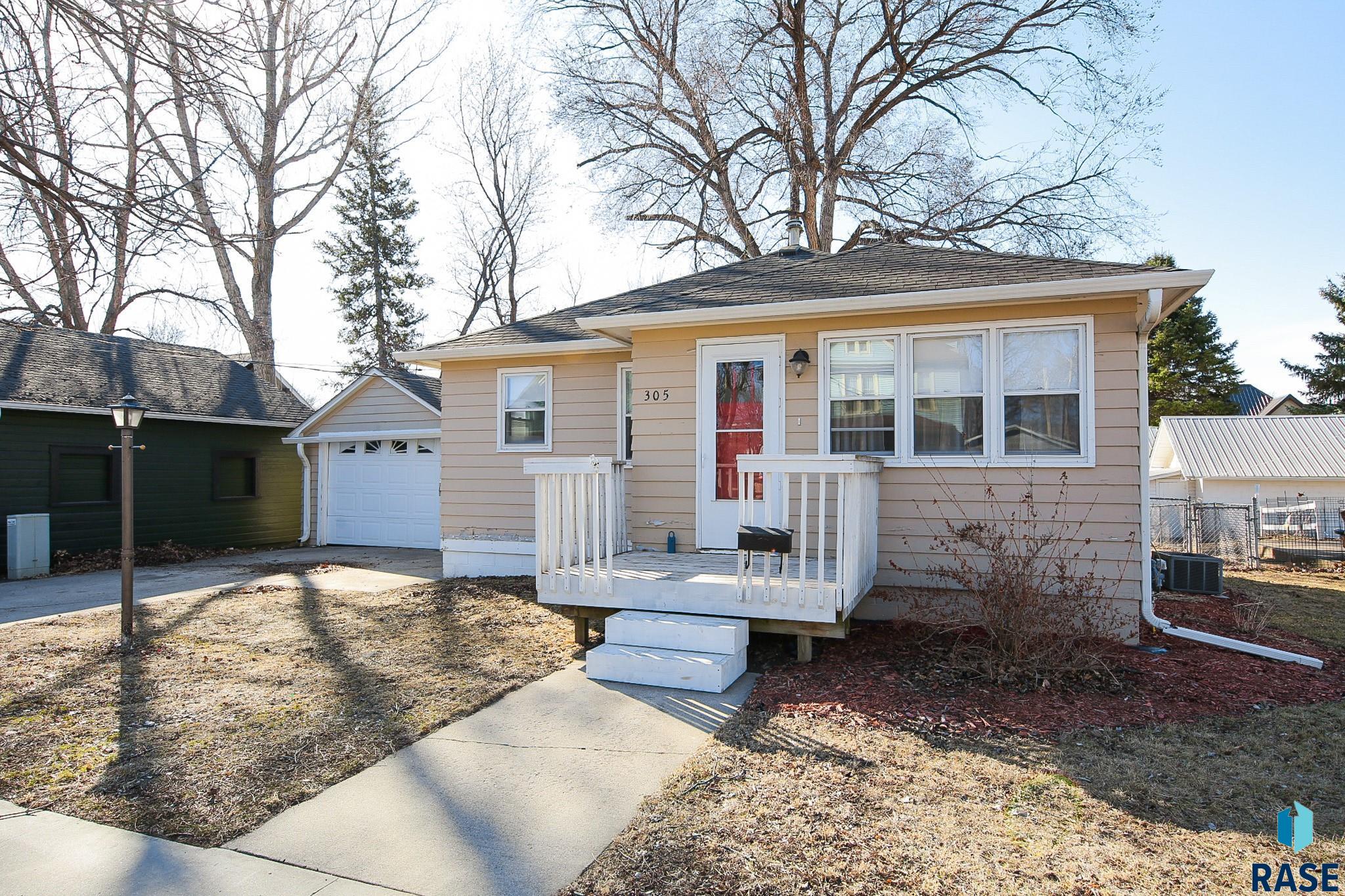 305 1st St Street, Canton, South Dakota image 1