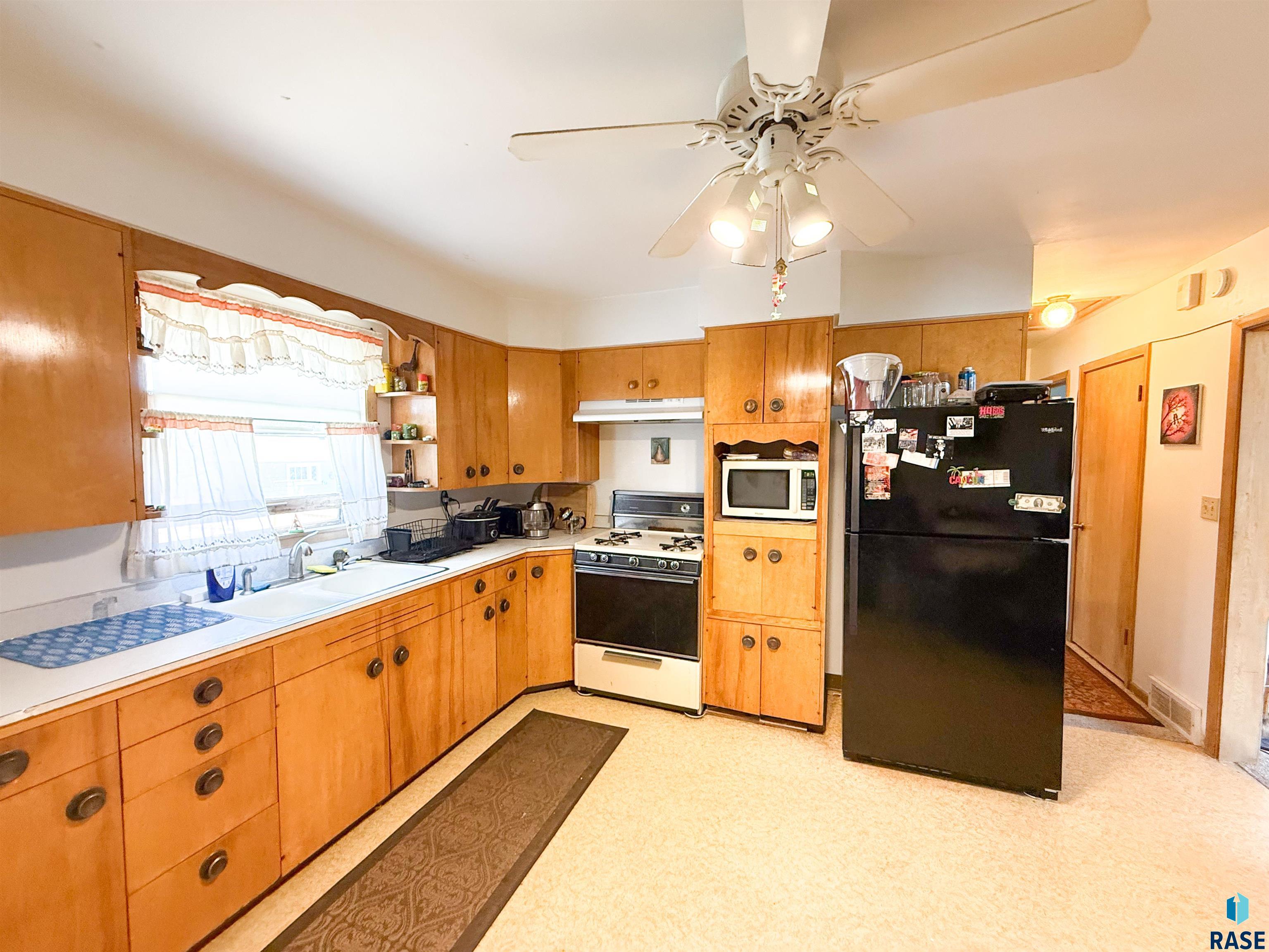 321 N Olive Ave Avenue, Madison, South Dakota image 8