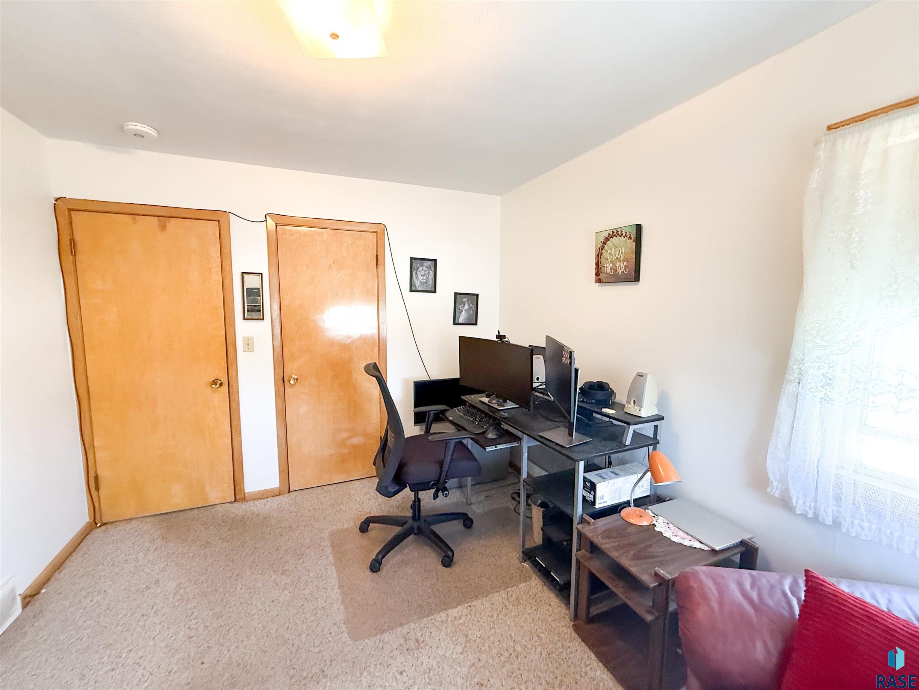 321 N Olive Ave Avenue, Madison, South Dakota image 15