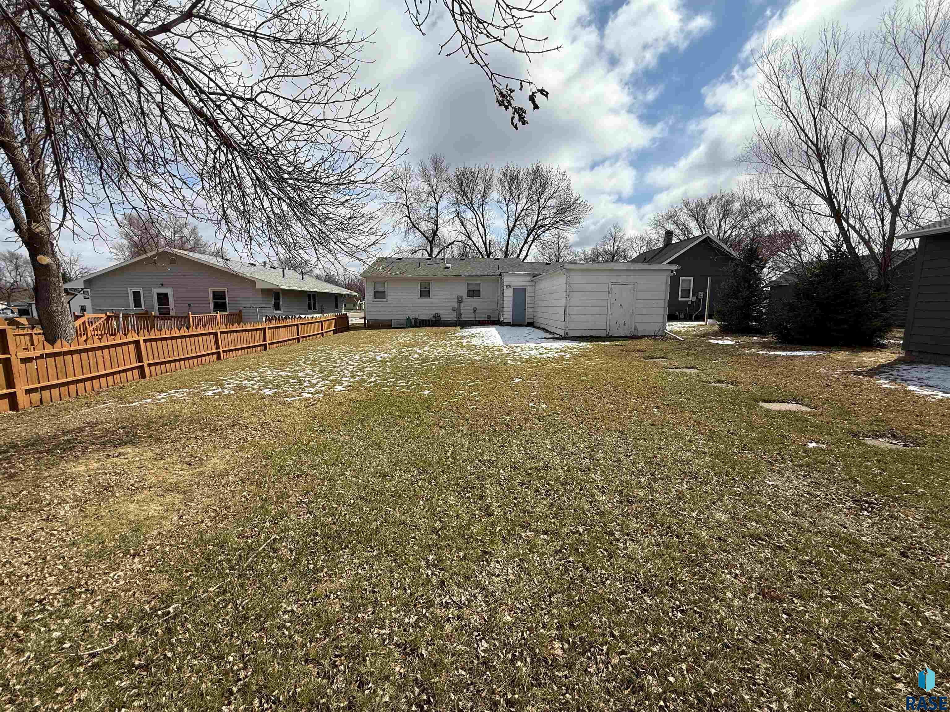 321 N Olive Ave Avenue, Madison, South Dakota image 32