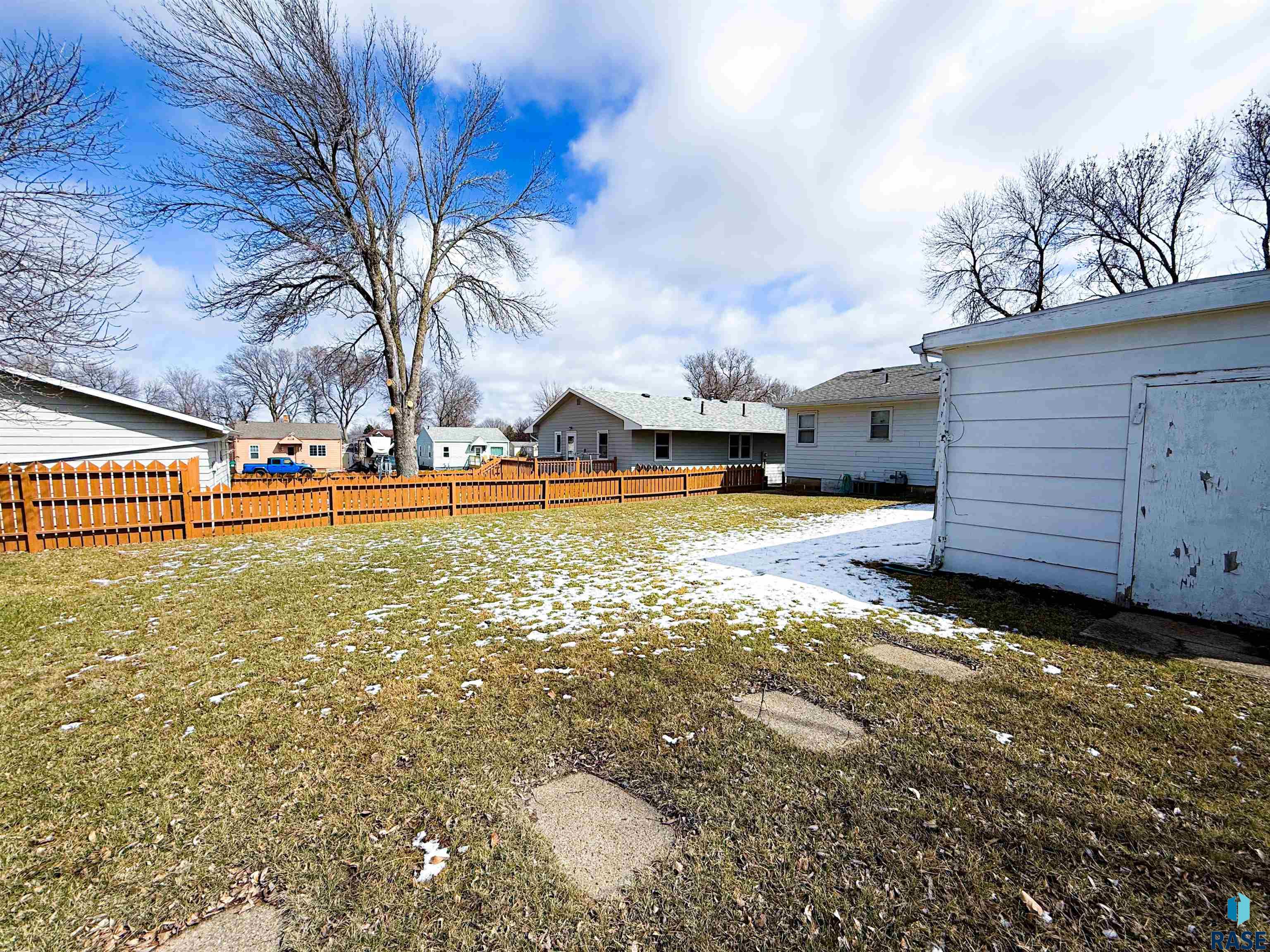 321 N Olive Ave Avenue, Madison, South Dakota image 30