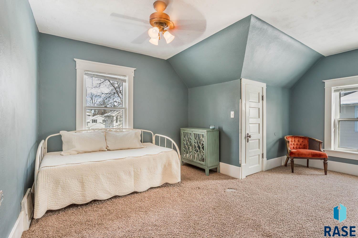 221 W 23rd St Street, Sioux Falls, New Jersey image 19